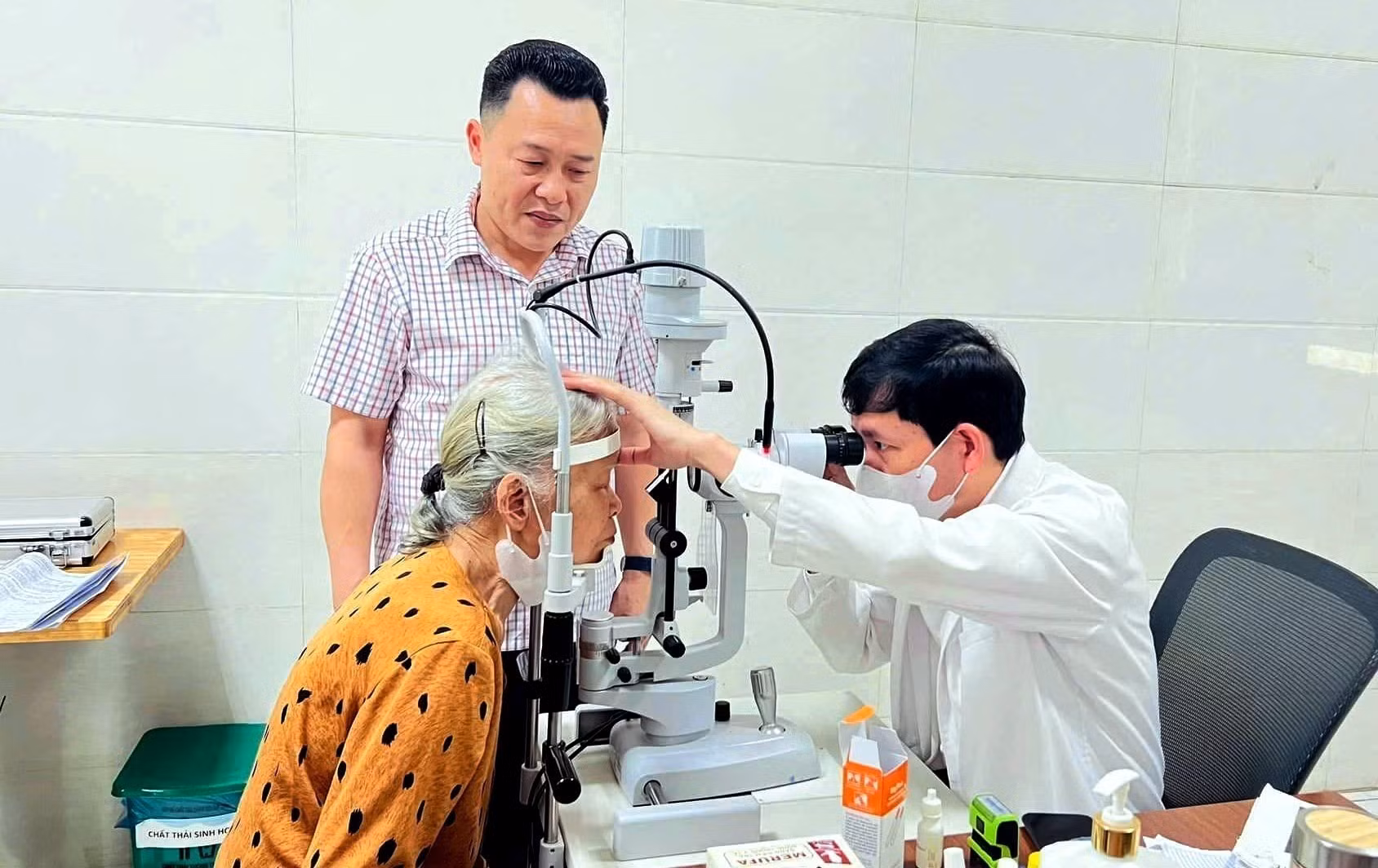 potal-ky-niem-70-nam-ngay-thay-thuoc-viet-nam-vi-bac-sy-hoi-sinh-anh-sang-cho-nguoi-benh-7877183.jpg