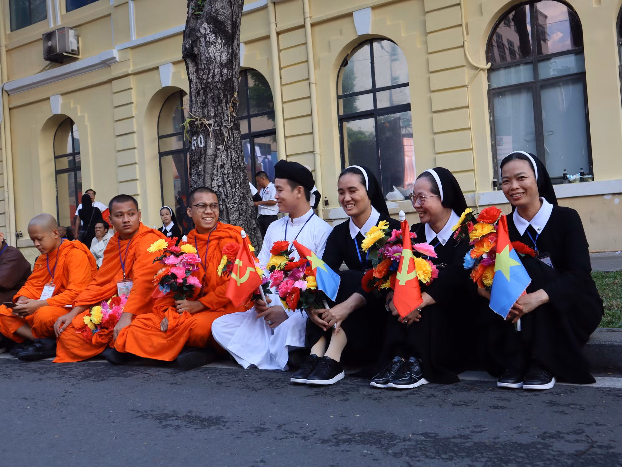 potal-khong-khi-tong-duyet-cap-nha-nuoc-le-ky-niem-dieu-binh-dieu-hanh-ky-niem-50-nam-giai-phong-mien-nam-thong-nhat-dat-nuoc-7998198-1.jpg