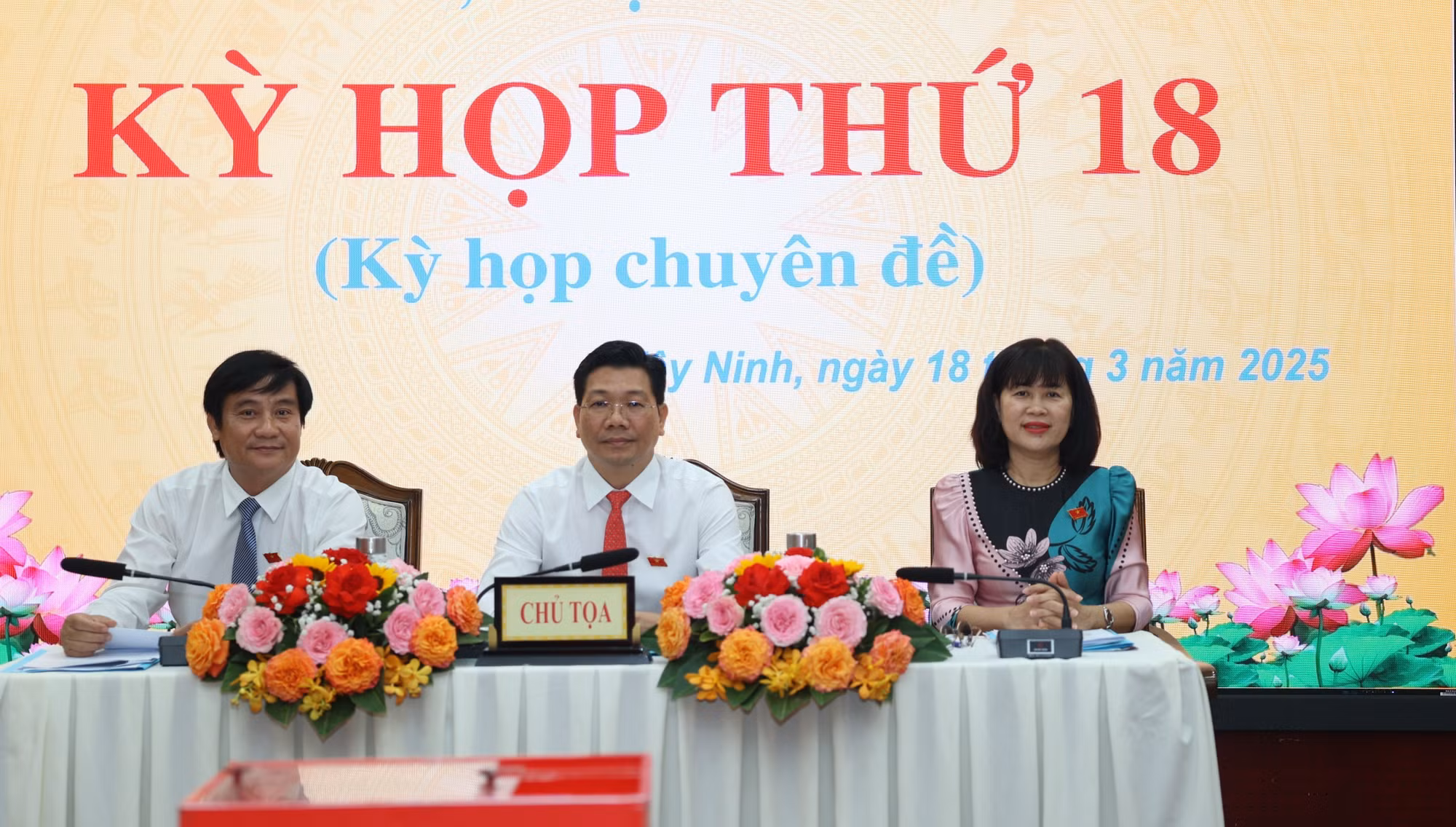 potal-ong-nguyen-manh-hung-duoc-bau-giu-chuc-danh-bi-thu-chu-tich-hdnd-tinh-tay-ninh-7919042.jpg