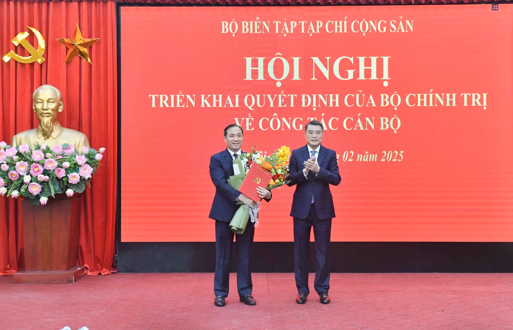 potal-dong-chi-hoang-trung-dung-giu-chuc-tong-bien-tap-tap-chi-cong-san-7879999.jpg