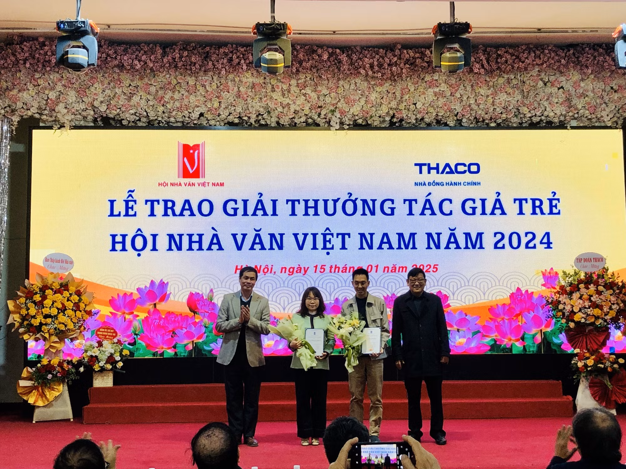 potal-trao-giai-thuong-van-hoc-hoi-nha-van-viet-nam-nam-2024-7808658.jpg