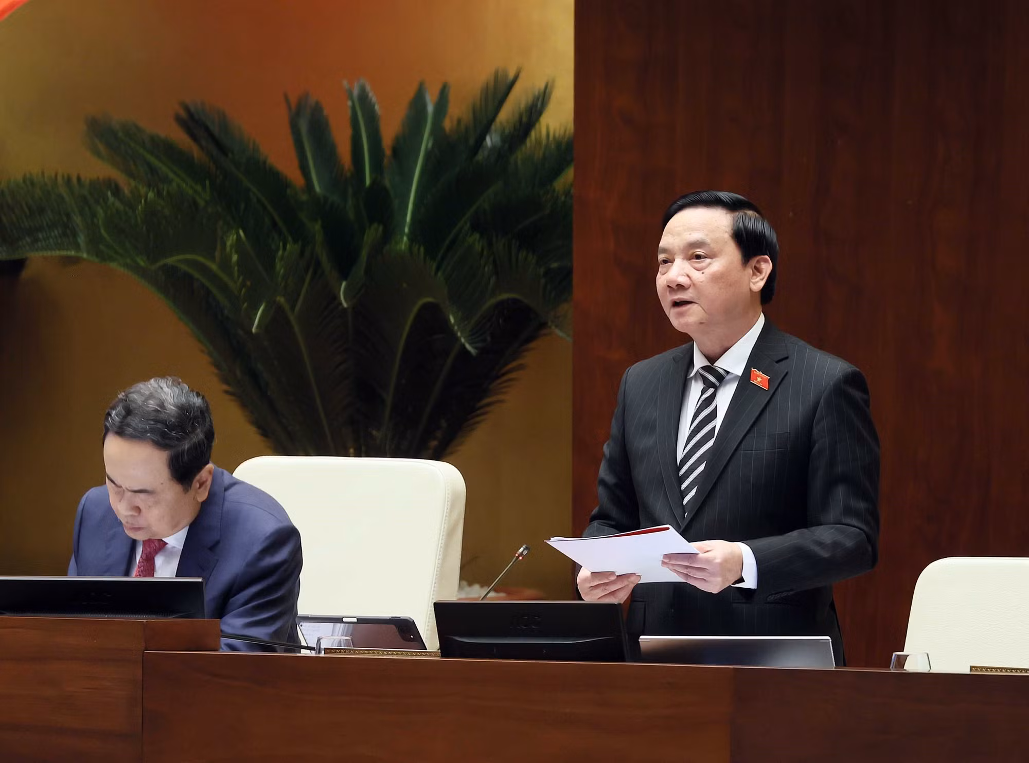 potal-quoc-hoi-thao-luan-ve-du-an-luat-ban-hanh-van-ban-quy-pham-phap-luat-sua-doi-7854689.jpg
