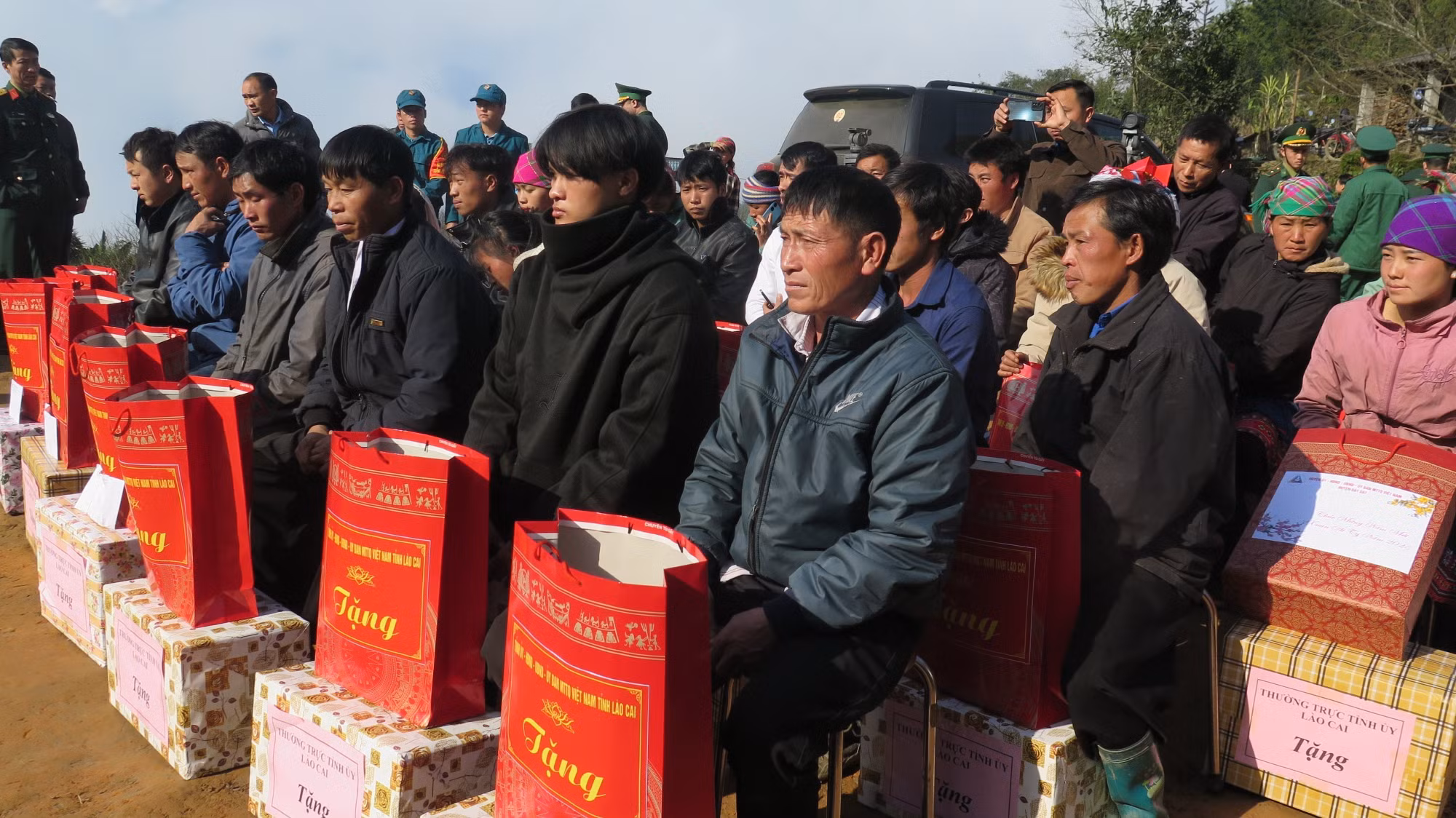 potal-khanh-thanh-nha-o-cho-cac-ho-dan-xa-a-lu-bi-anh-huong-boi-con-bao-so-3-7789204.jpg