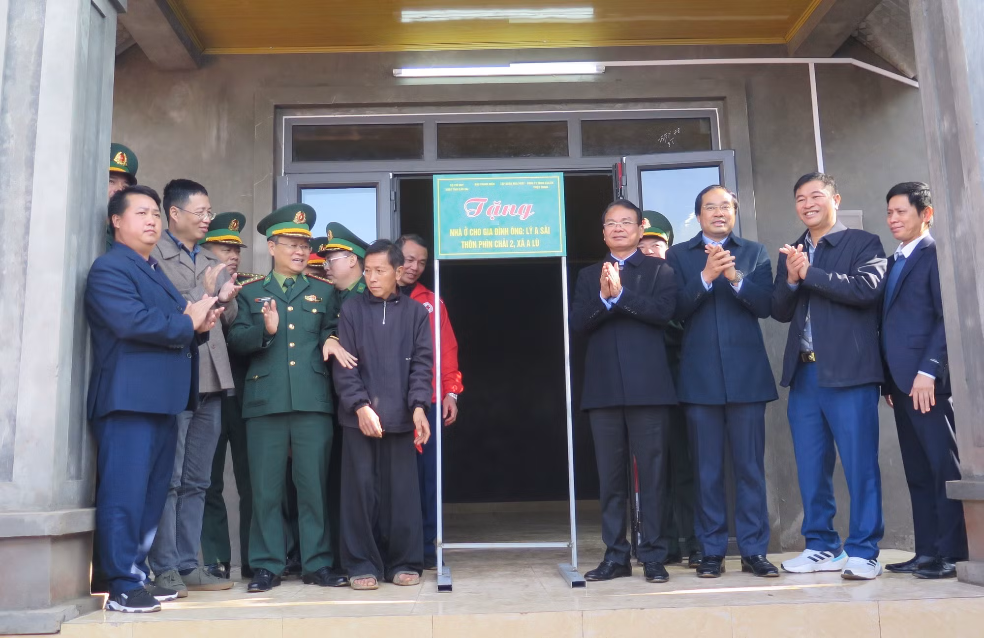potal-khanh-thanh-nha-o-cho-cac-ho-dan-xa-a-lu-bi-anh-huong-boi-con-bao-so-3-7789220.jpg