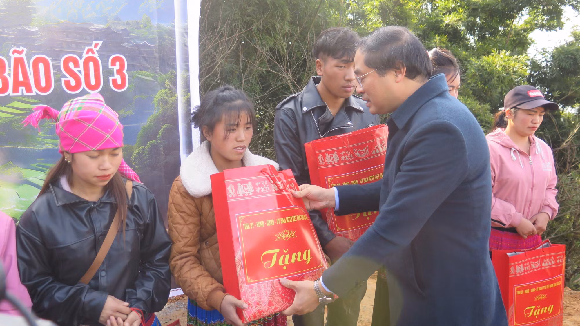 potal-khanh-thanh-nha-o-cho-cac-ho-dan-xa-a-lu-bi-anh-huong-boi-con-bao-so-3-7789211.jpg
