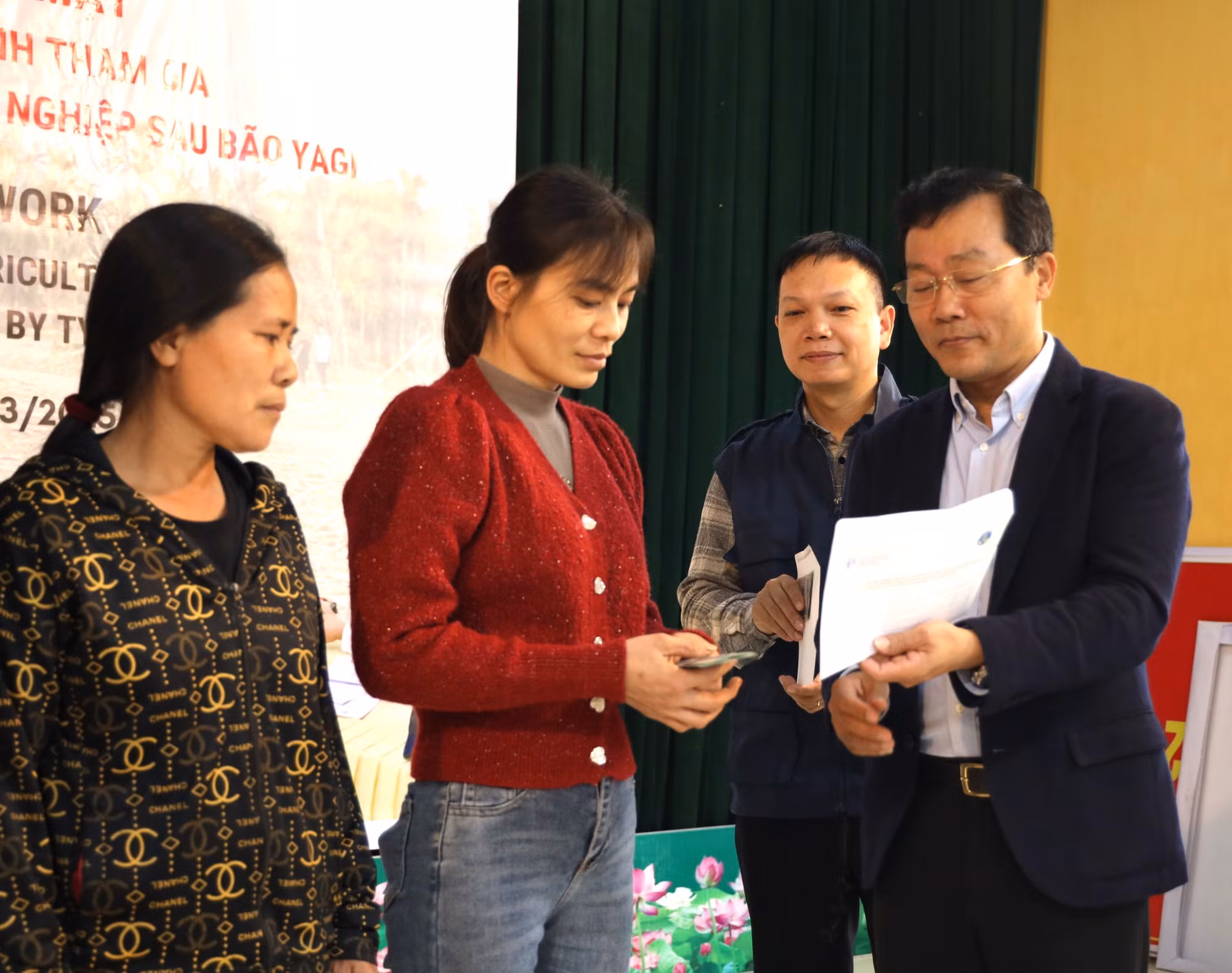 potal-ho-tro-gia-dinh-cai-tao-dat-san-xuat-nong-nghiep-sau-bao-yagi-o-yen-bai-7911331.jpg