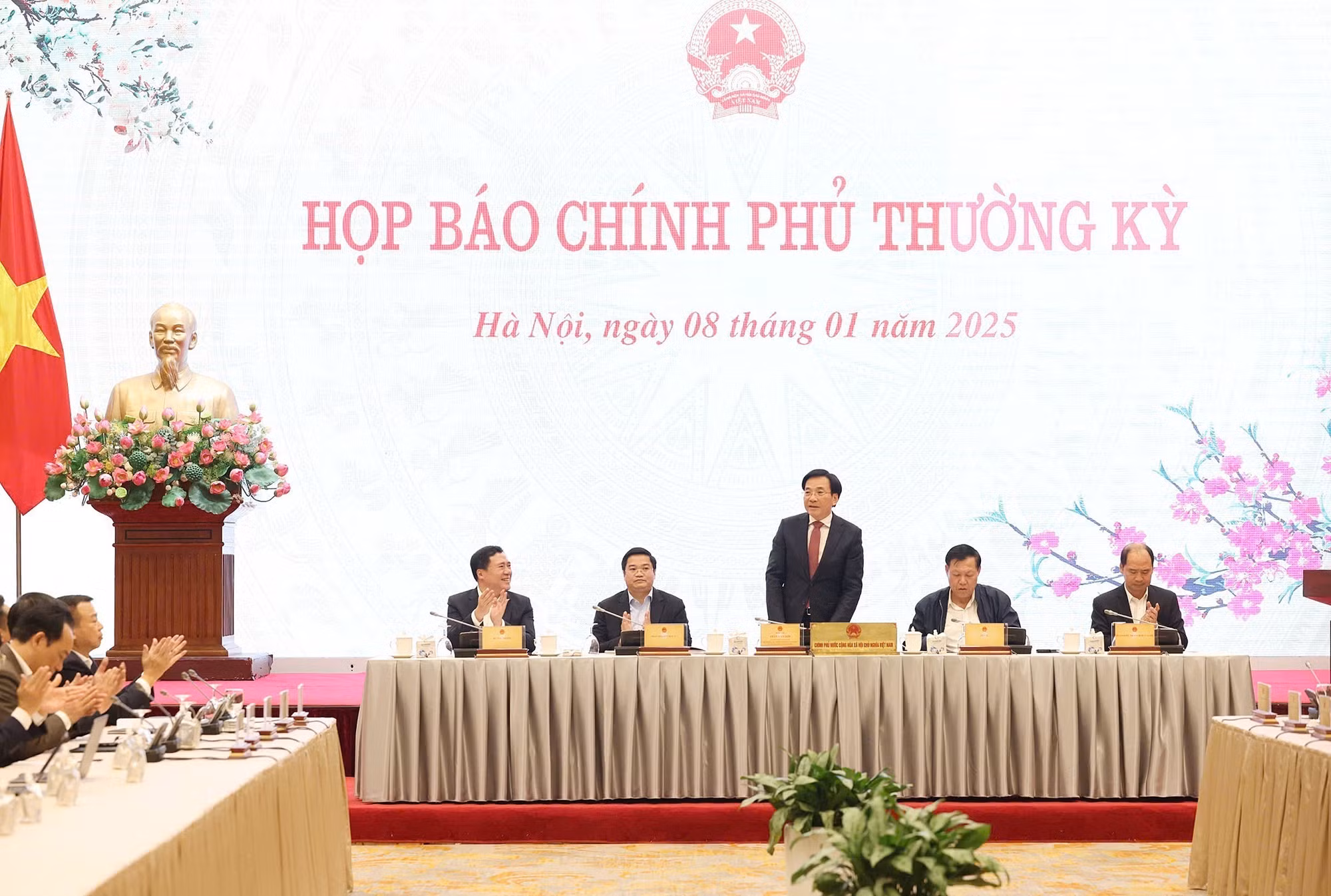 potal-hop-bao-chinh-phu-thuong-ky-thang-12-nam-2024-7796675.jpg