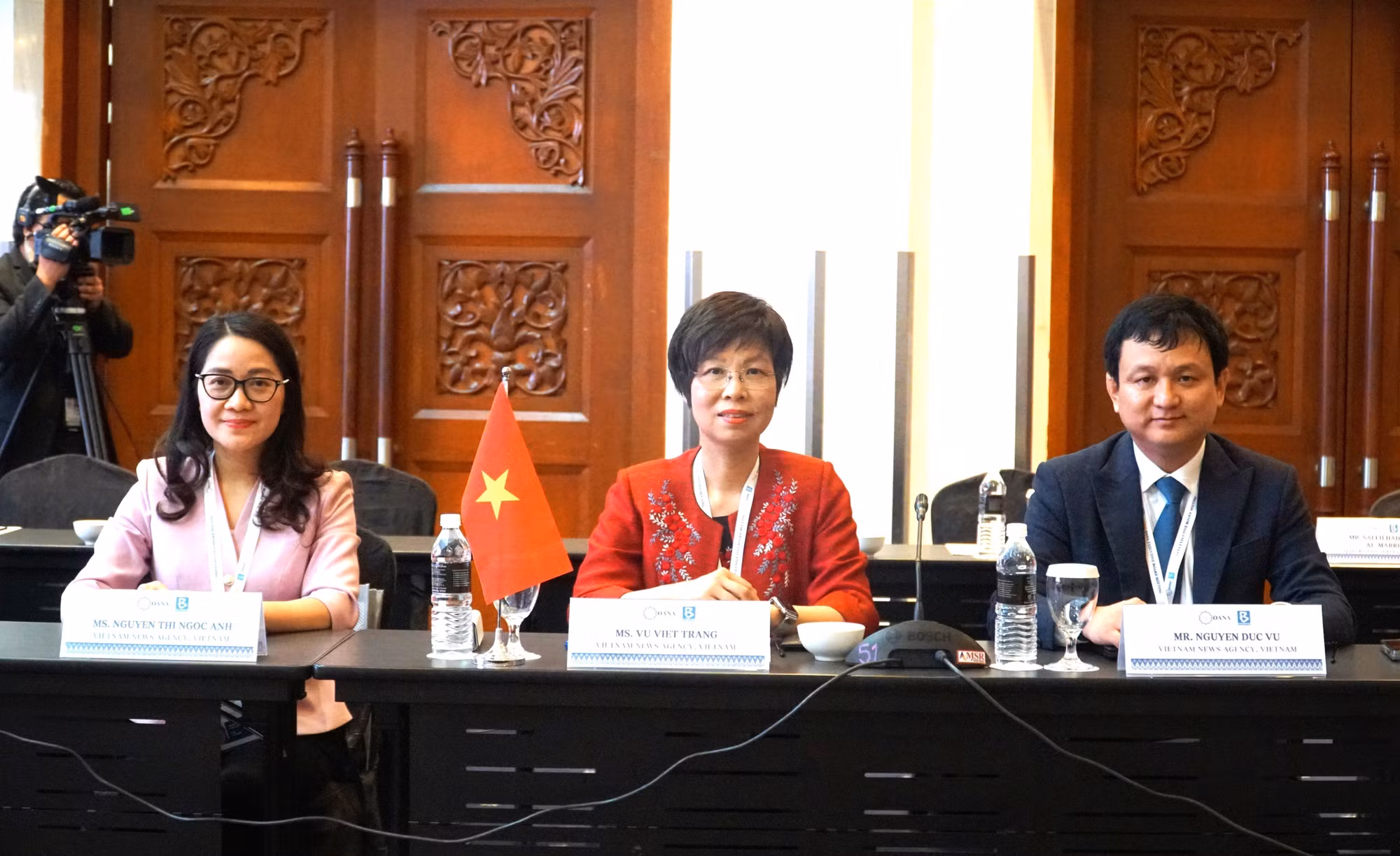 potal-doan-cong-tac-ttxvn-du-hoi-nghi-ban-chap-hanh-oana-lan-thu-54-7860015.jpg
