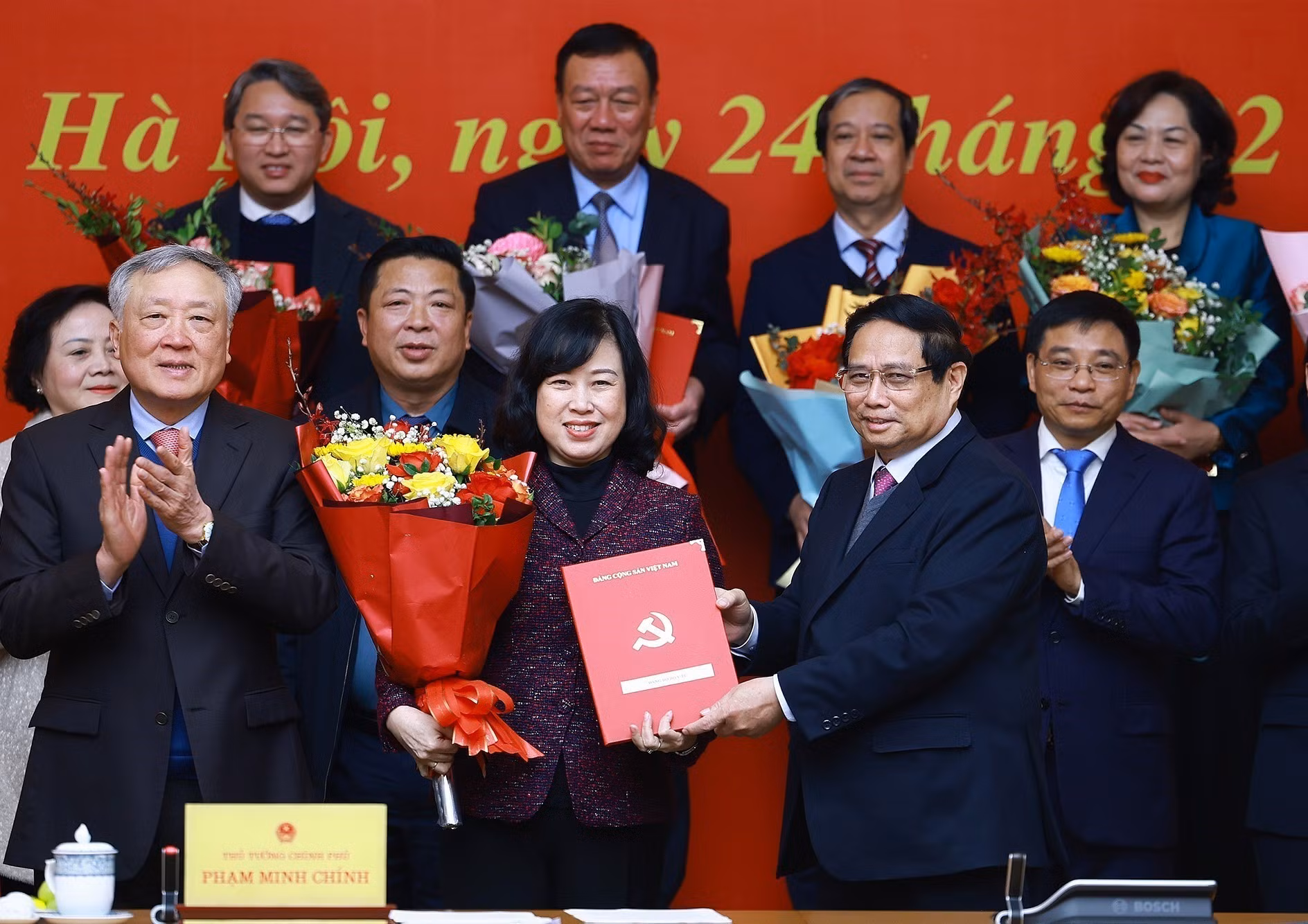 potal-thu-tuong-chu-tri-hoi-nghi-cong-bo-quyet-dinh-thanh-lap-cac-dang-bo-truc-thuoc-dang-uy-chinh-phu-7870851.jpg