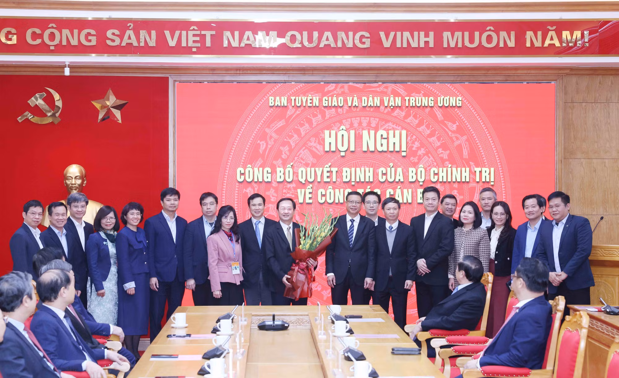 potal-dong-chi-huynh-thanh-dat-giu-chuc-pho-truong-ban-tuyen-giao-va-dan-van-trung-uong-7859927.jpg