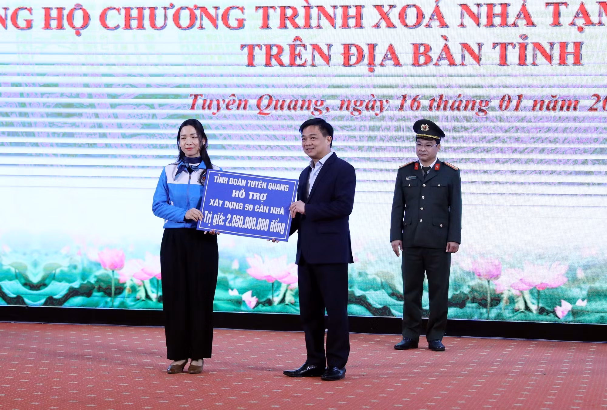 potal-tuyen-quang-phat-dong-ung-ho-chuong-trinh-xoa-nha-tam-nha-dot-nat-7809936.jpg