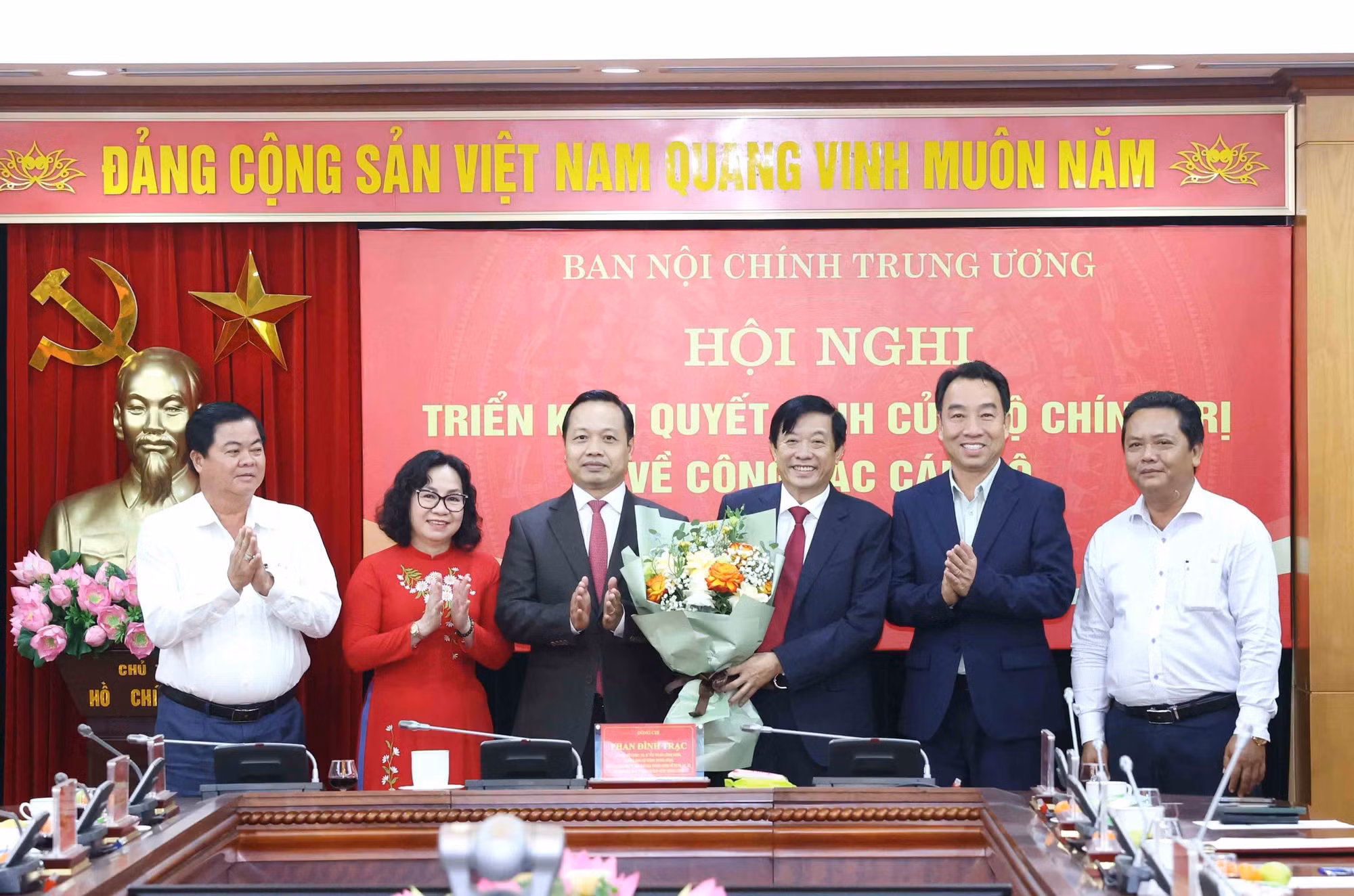 potal-dong-chi-bui-van-nghiem-giu-chuc-pho-truong-ban-noi-chinh-trung-uong-7823977.jpg