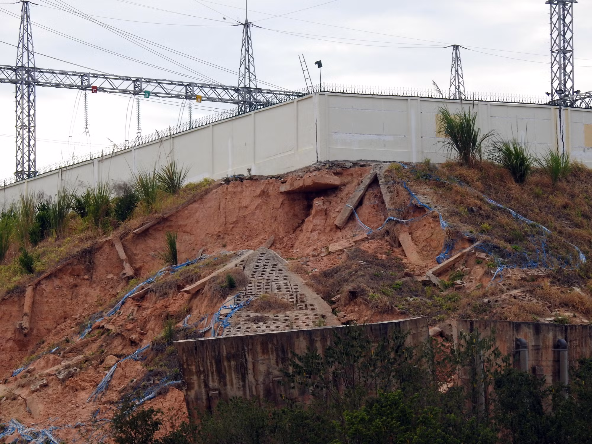 potal-kon-tum-cong-bo-tinh-huong-khan-cap-tai-cong-trinh-tram-cat-220kv-bo-y-8000954-1.jpg