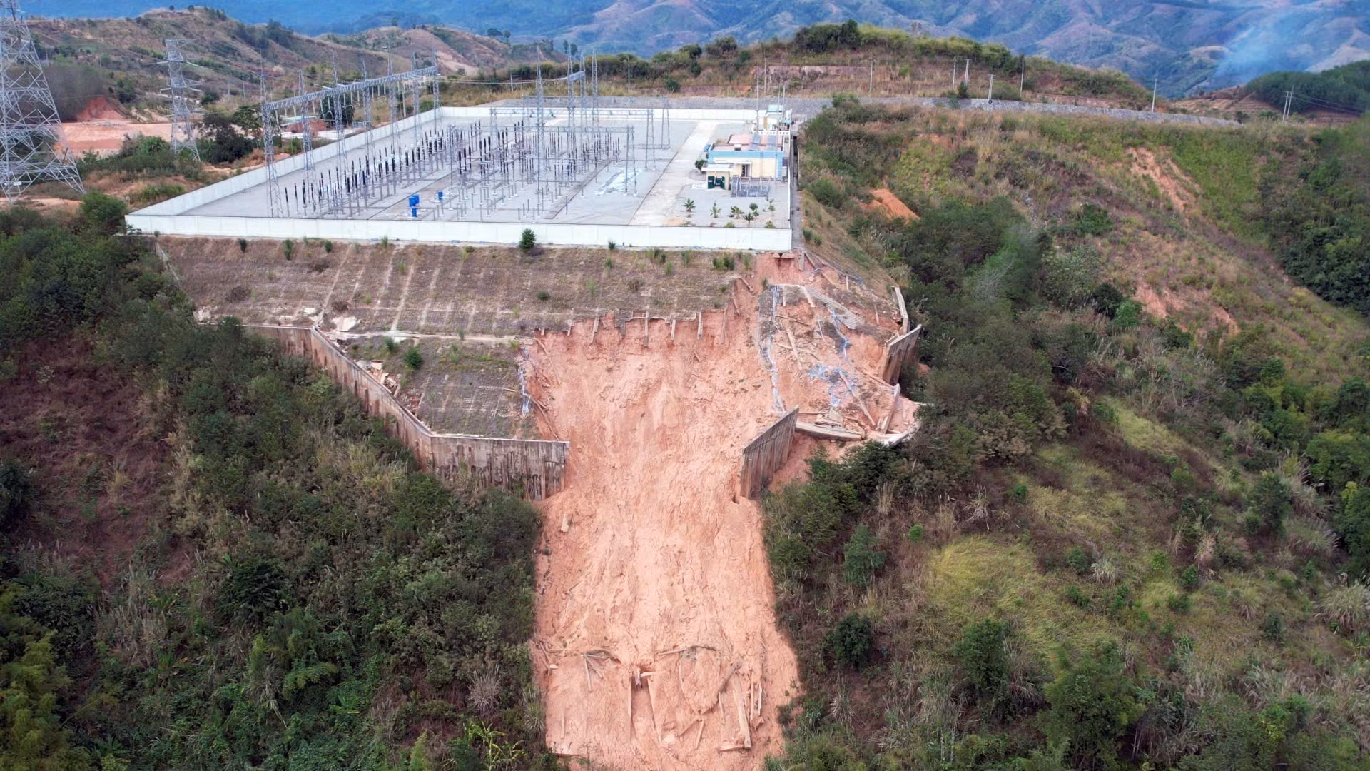 potal-kon-tum-cong-bo-tinh-huong-khan-cap-tai-cong-trinh-tram-cat-220kv-bo-y-8000956.jpg