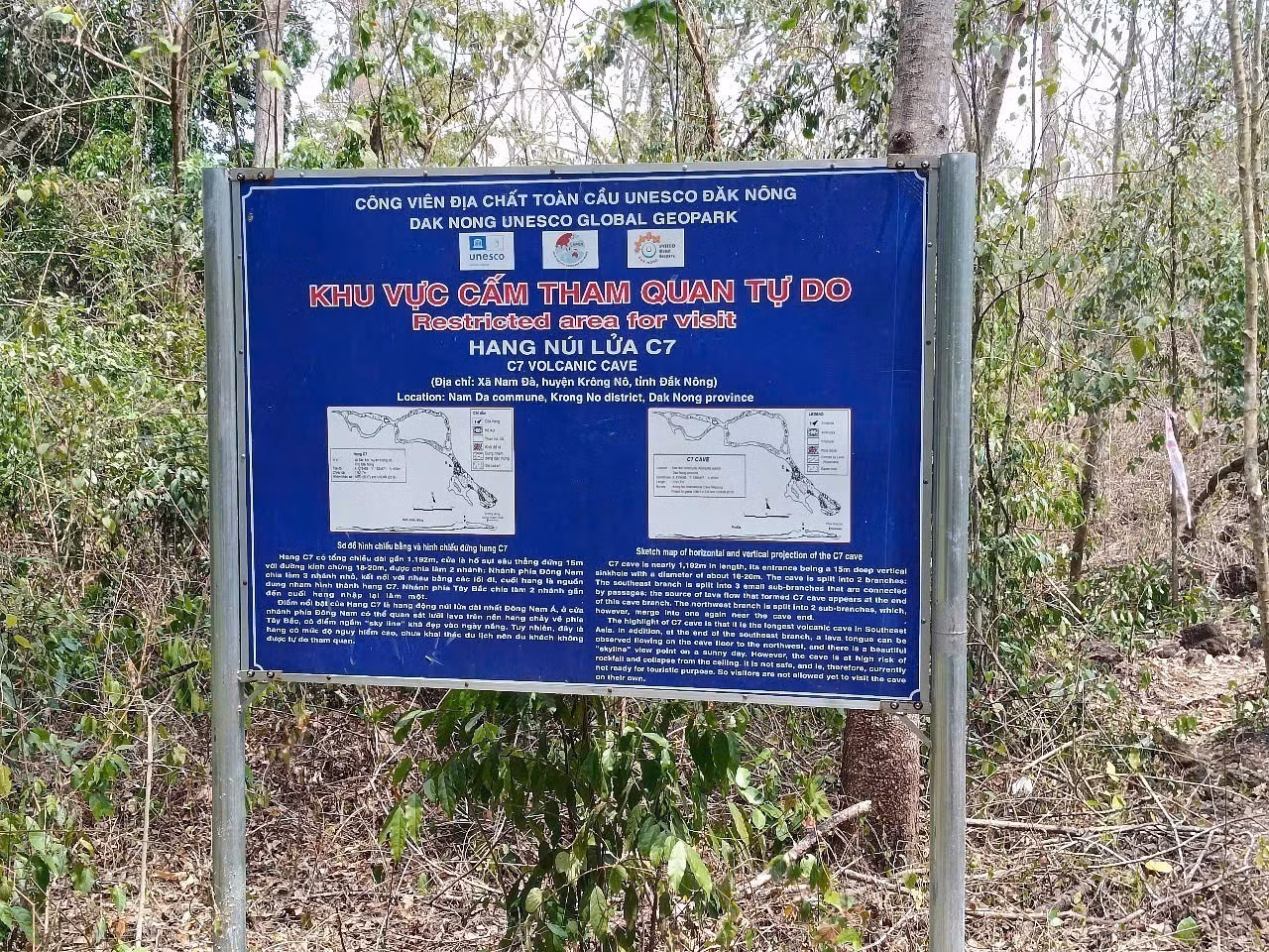 potal-nghiem-cam-tu-y-tham-quan-tham-hiem-ra-vao-cac-hang-dong-nui-lua-krong-no-dak-nong-7923539.jpg