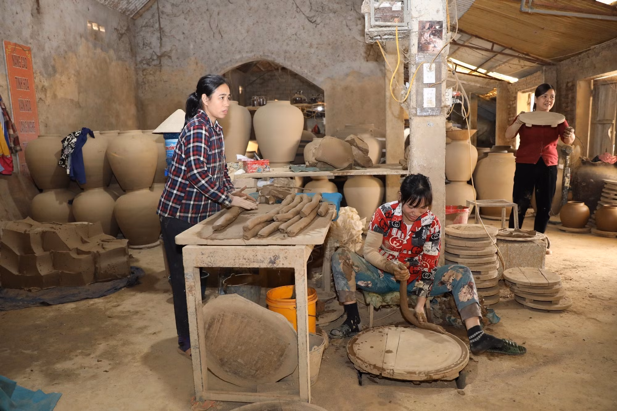 potal-ninh-binh-lang-gom-gia-thuy-giu-lua-xuyen-tet-7825328.jpg