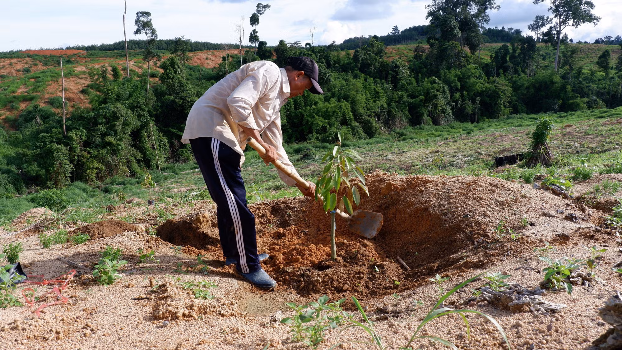 potal-kon-tum-xay-dung-dang-vung-manh-bam-sat-co-so-7877038.jpg