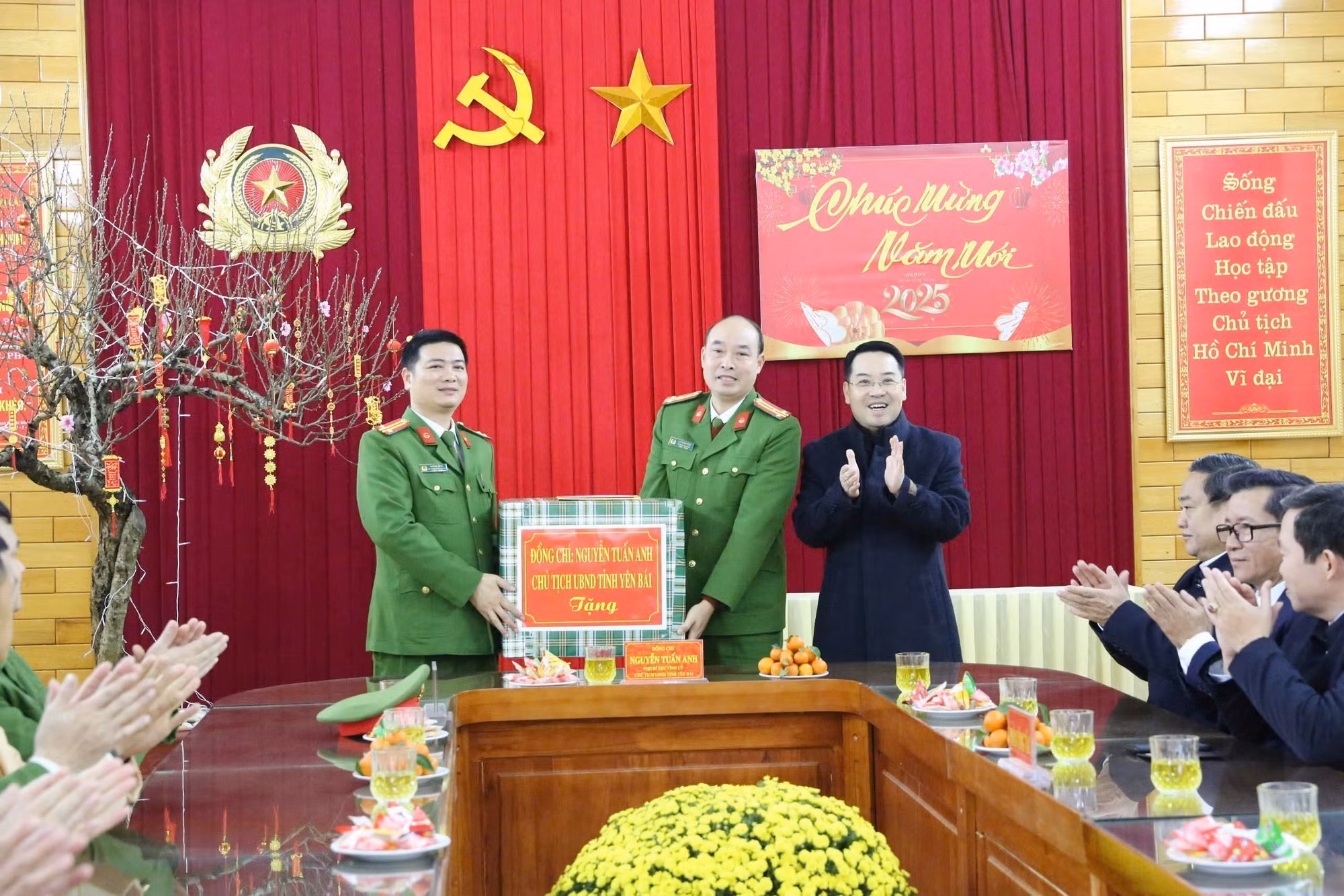 potal-yen-bai-bao-dam-100-nguoi-ngheo-duoc-tang-qua-tet-7816441.jpg