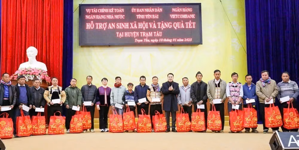 potal-yen-bai-bao-dam-100-nguoi-ngheo-duoc-tang-qua-tet-7816450.jpg