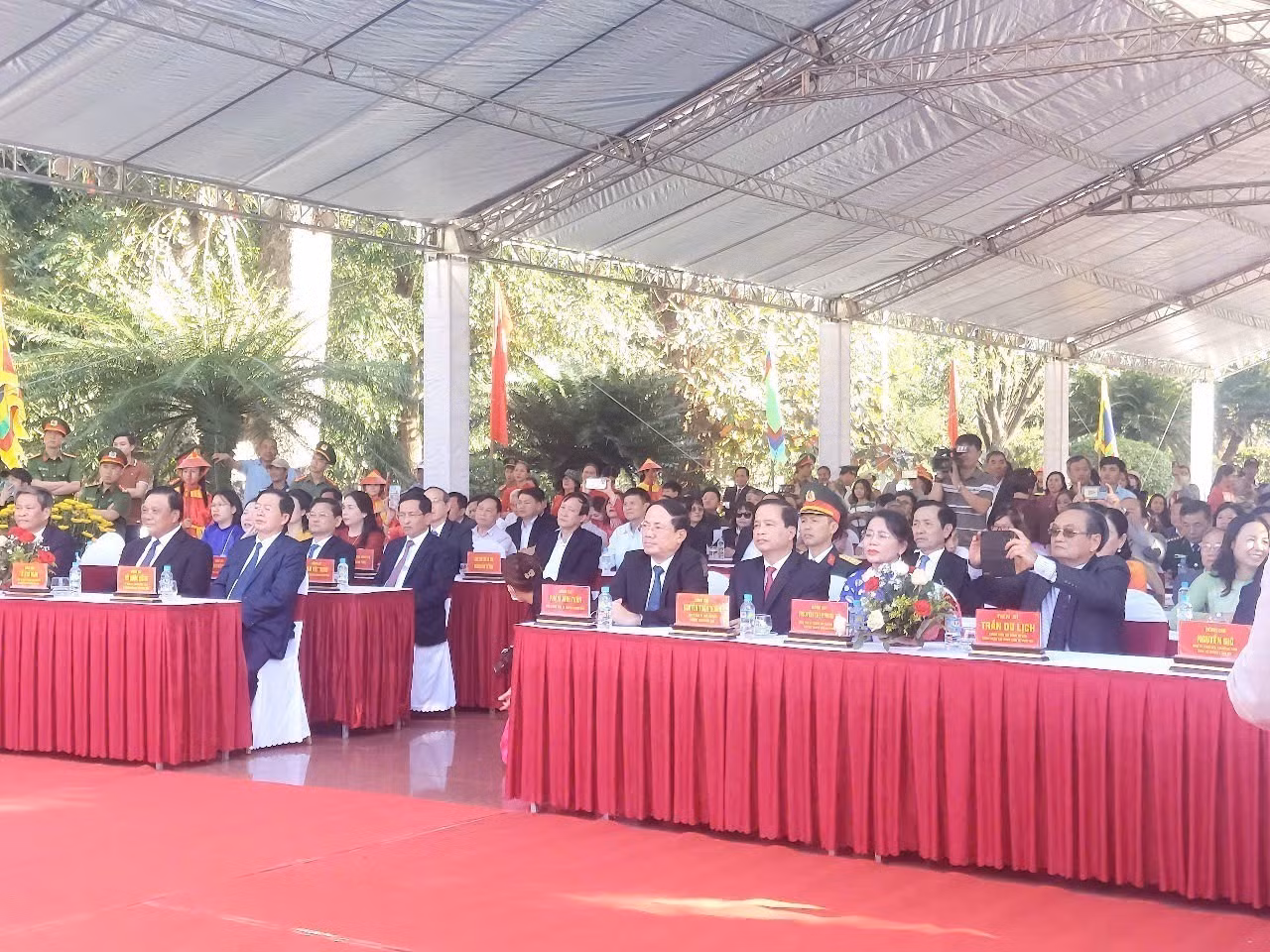 potal-binh-dinh-dang-huong-dang-hoa-ky-niem-236-nam-chien-thang-ngoc-hoi-dong-da-1789-2025-7834771.jpg