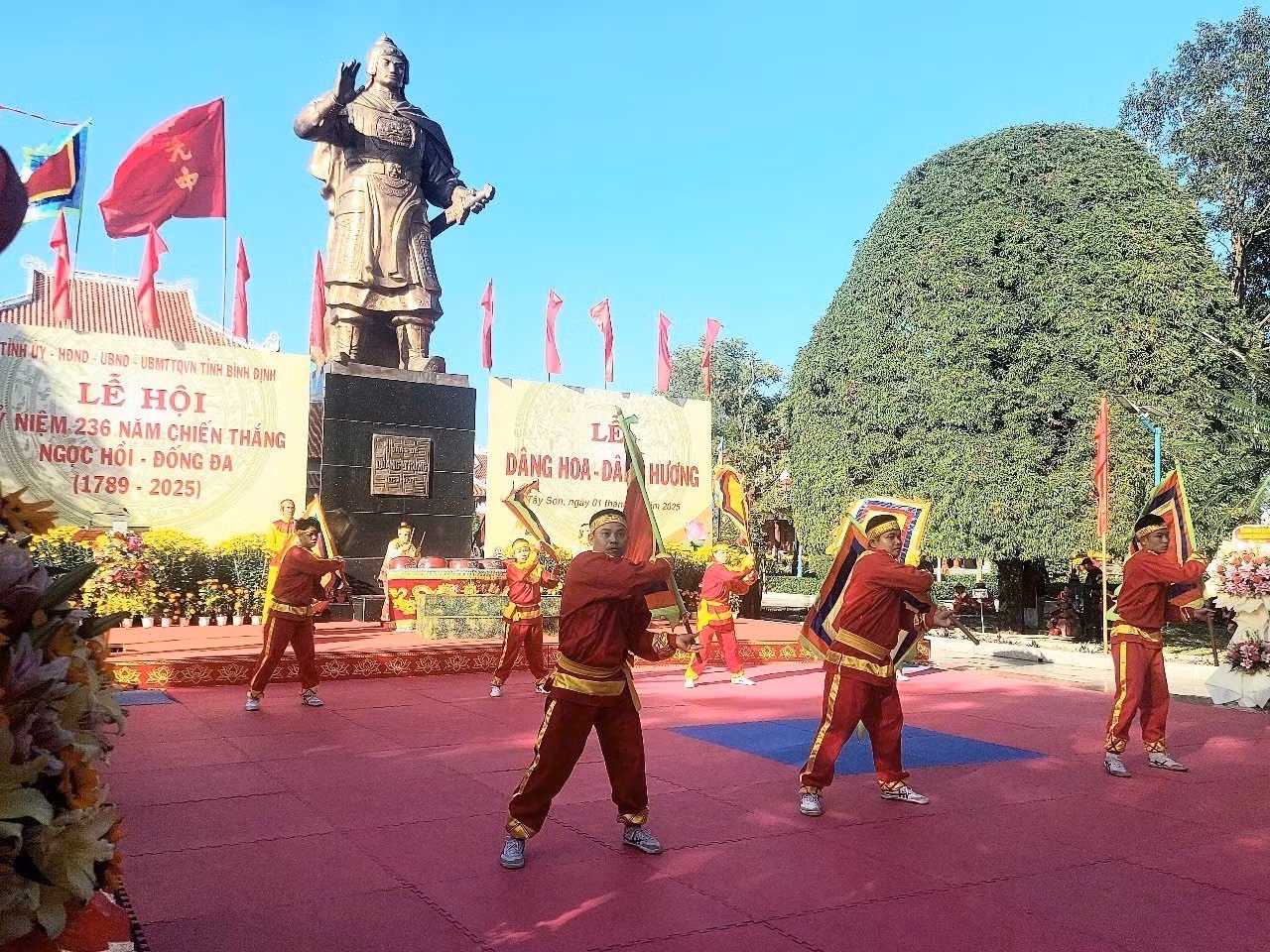 potal-binh-dinh-dang-huong-dang-hoa-ky-niem-236-nam-chien-thang-ngoc-hoi-dong-da-1789-2025-7834770.jpg