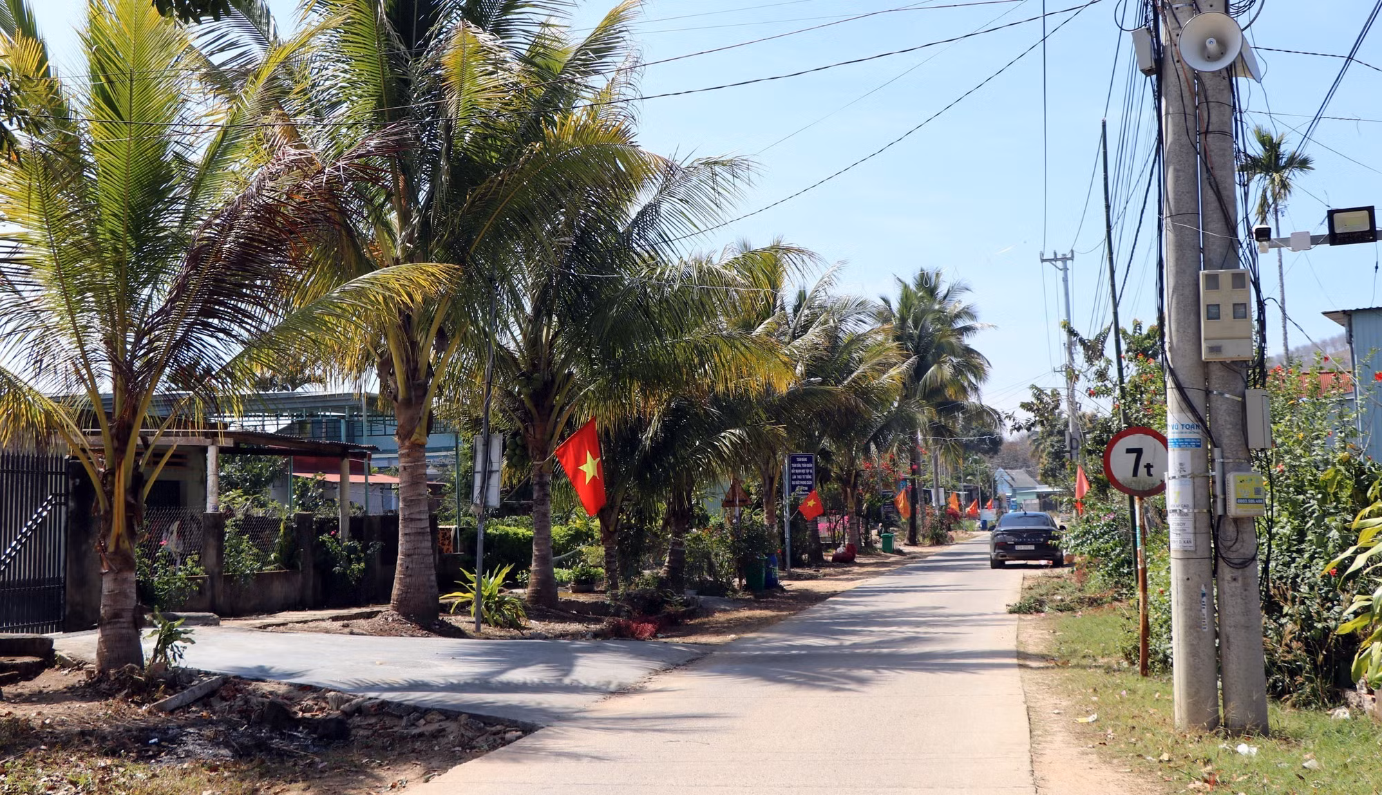 potal-ngoc-hoi-kon-tum-phan-dau-la-huyen-vung-bien-dau-tien-dat-chuan-nong-thon-moi-7837635.jpg