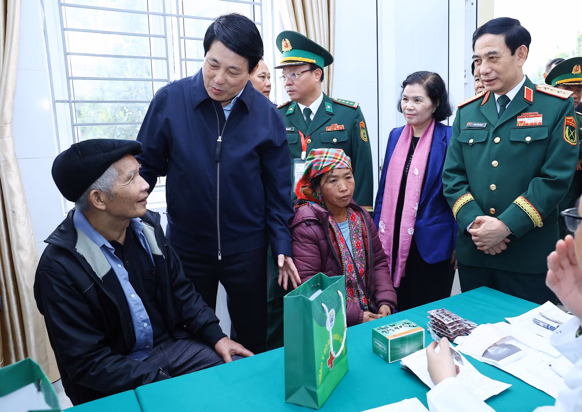 potal-chu-tich-nuoc-luong-cuong-tham-chuc-tet-nguoi-dan-huyen-sin-ho-tinh-lai-chau-7798673.jpg