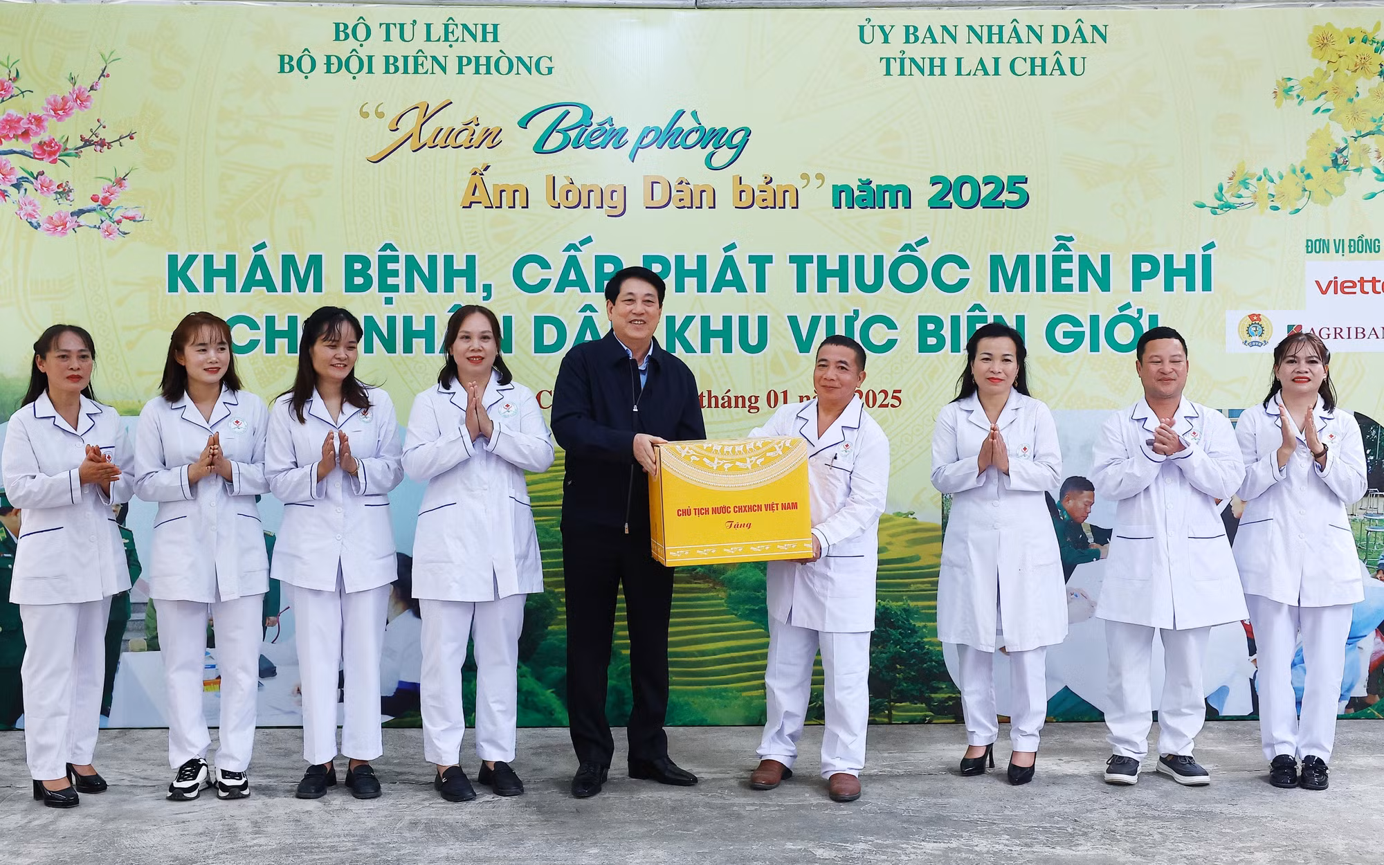 potal-chu-tich-nuoc-luong-cuong-tham-chuc-tet-nguoi-dan-huyen-sin-ho-tinh-lai-chau-7798665.jpg