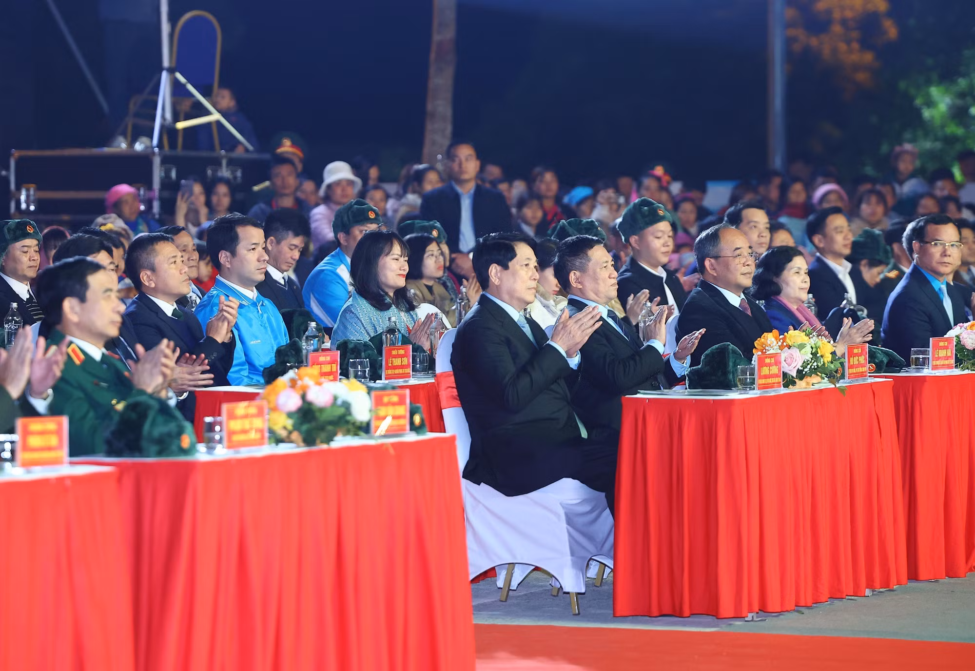 potal-chu-tich-nuoc-du-chuong-trinh-xuan-bien-phong-am-long-dan-ban-nam-2025-7799039.jpg