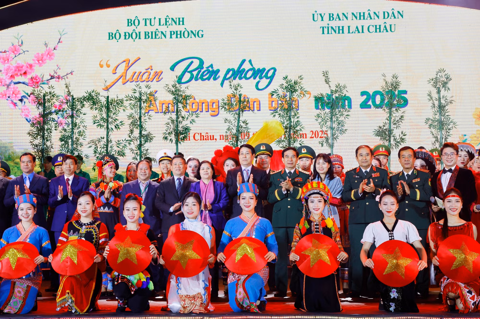 potal-chu-tich-nuoc-du-chuong-trinh-xuan-bien-phong-am-long-dan-ban-nam-2025-7799108.jpg