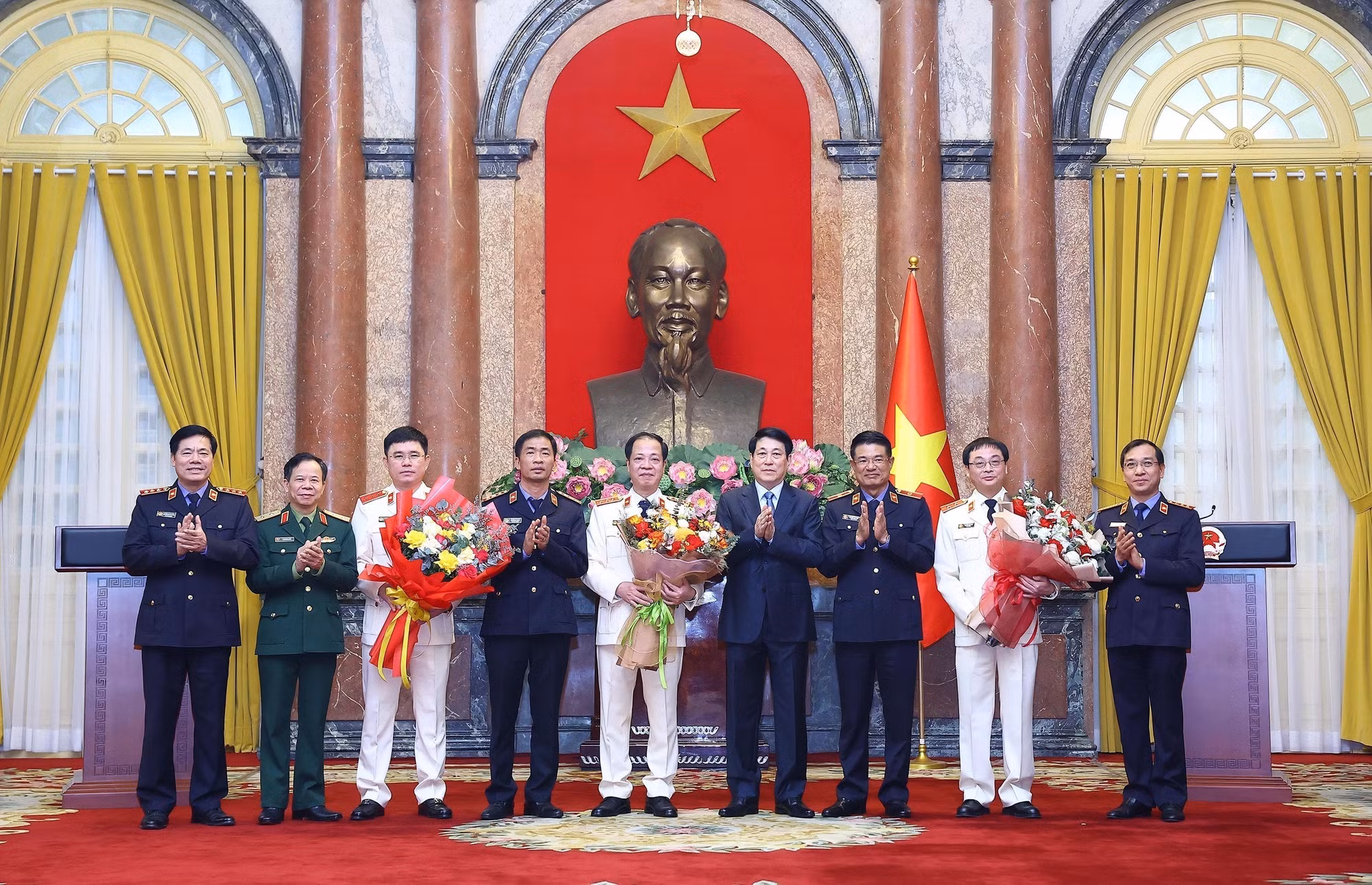 potal-chu-tich-nuoc-trao-quyet-dinh-bo-nhiem-2-pho-vien-truong-vien-kiem-sat-nhan-dan-toi-cao-7794651.jpg