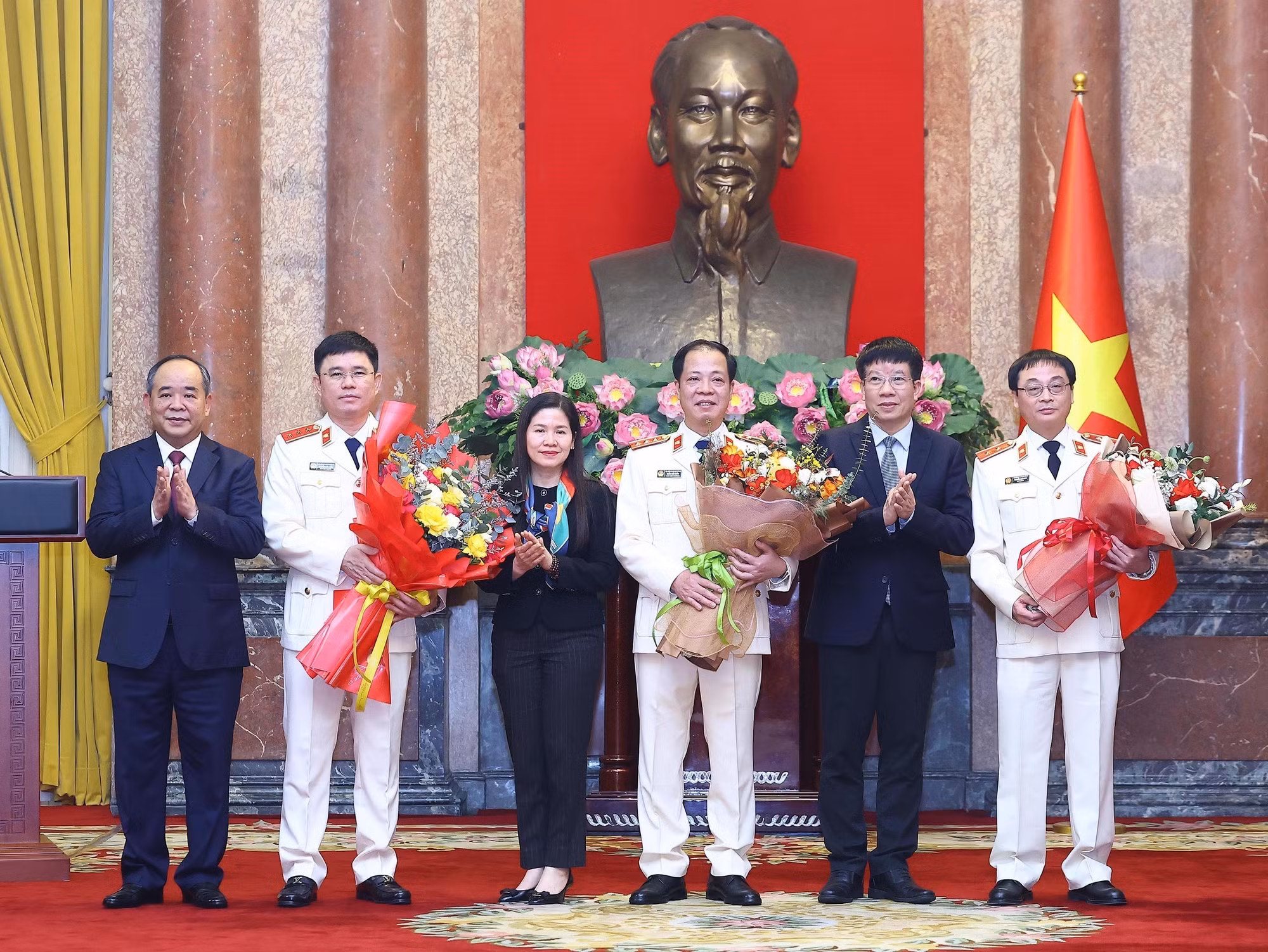 potal-chu-tich-nuoc-trao-quyet-dinh-bo-nhiem-2-pho-vien-truong-vien-kiem-sat-nhan-dan-toi-cao-7794652.jpg