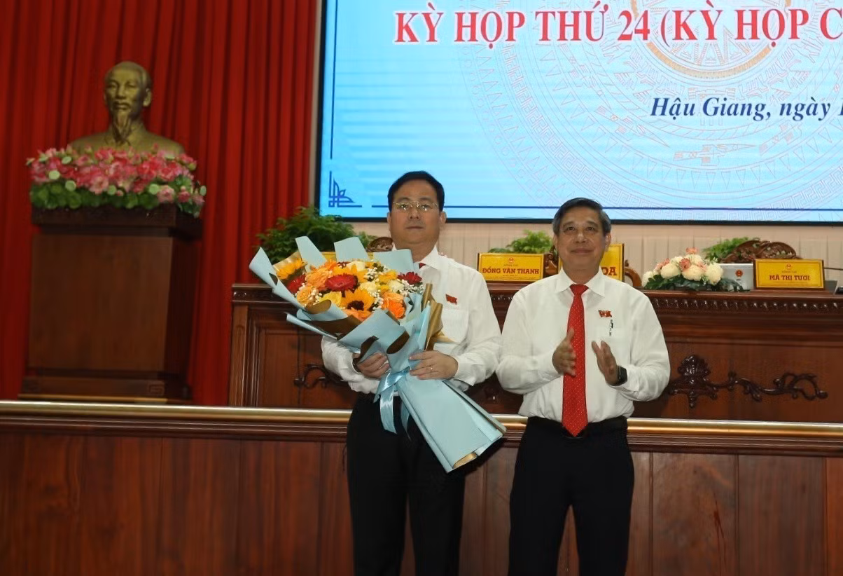potal-ky-hop-thu-24-hdnd-tinh-hau-giang-khoa-x-7852632.jpg