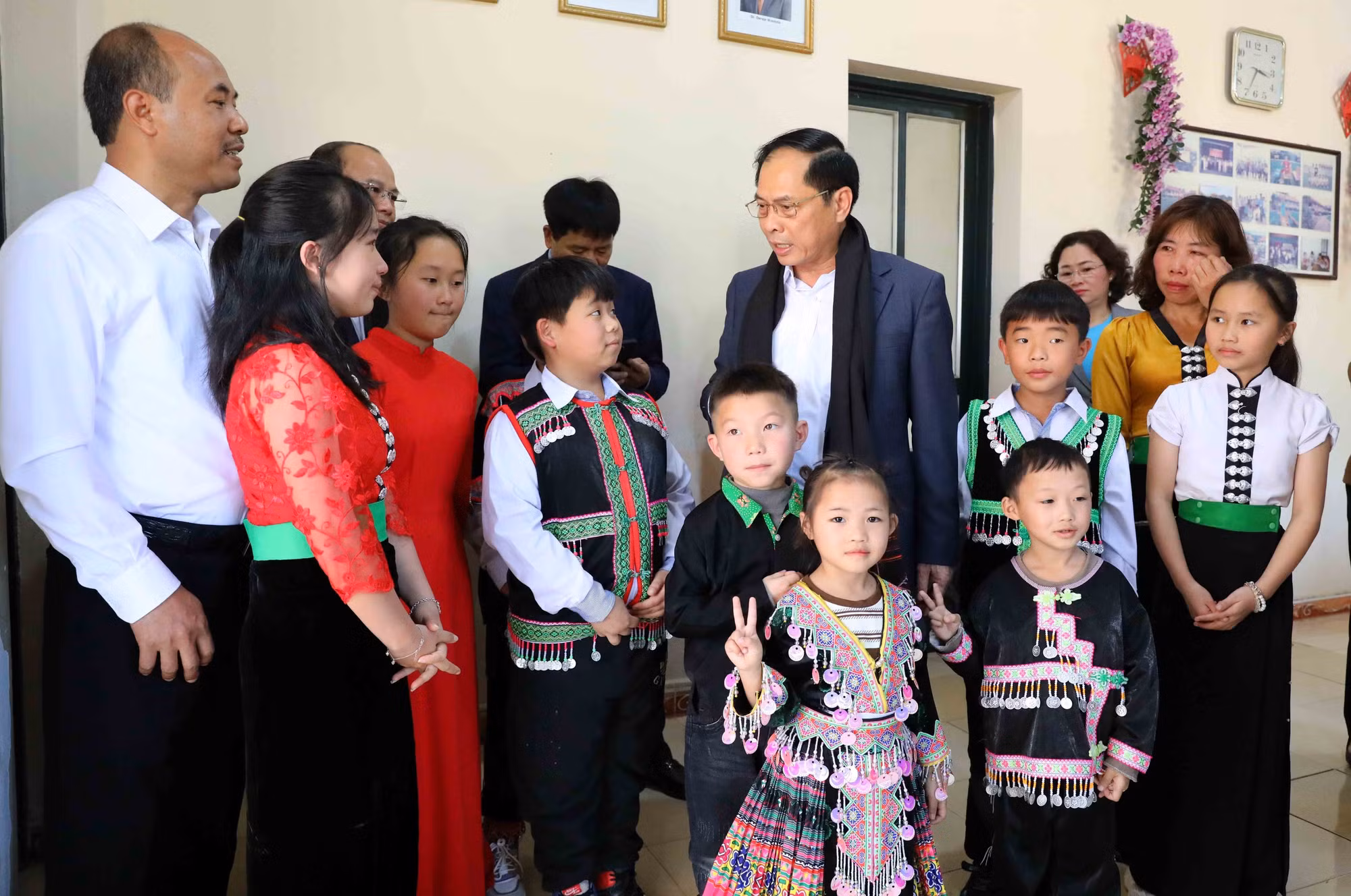 potal-pho-thu-tuong-bui-thanh-son-tham-va-tang-qua-tet-tai-tinh-dien-bien-7819998.jpg