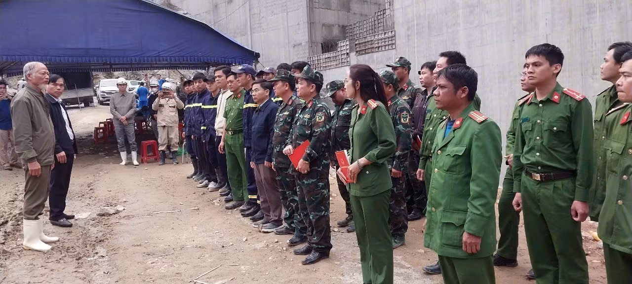 potal-vu-tai-nan-tai-thuy-dien-dak-mi-1-thuong-nong-cho-luc-luong-tham-gia-cuu-ho-cuu-nan-7787713.jpg