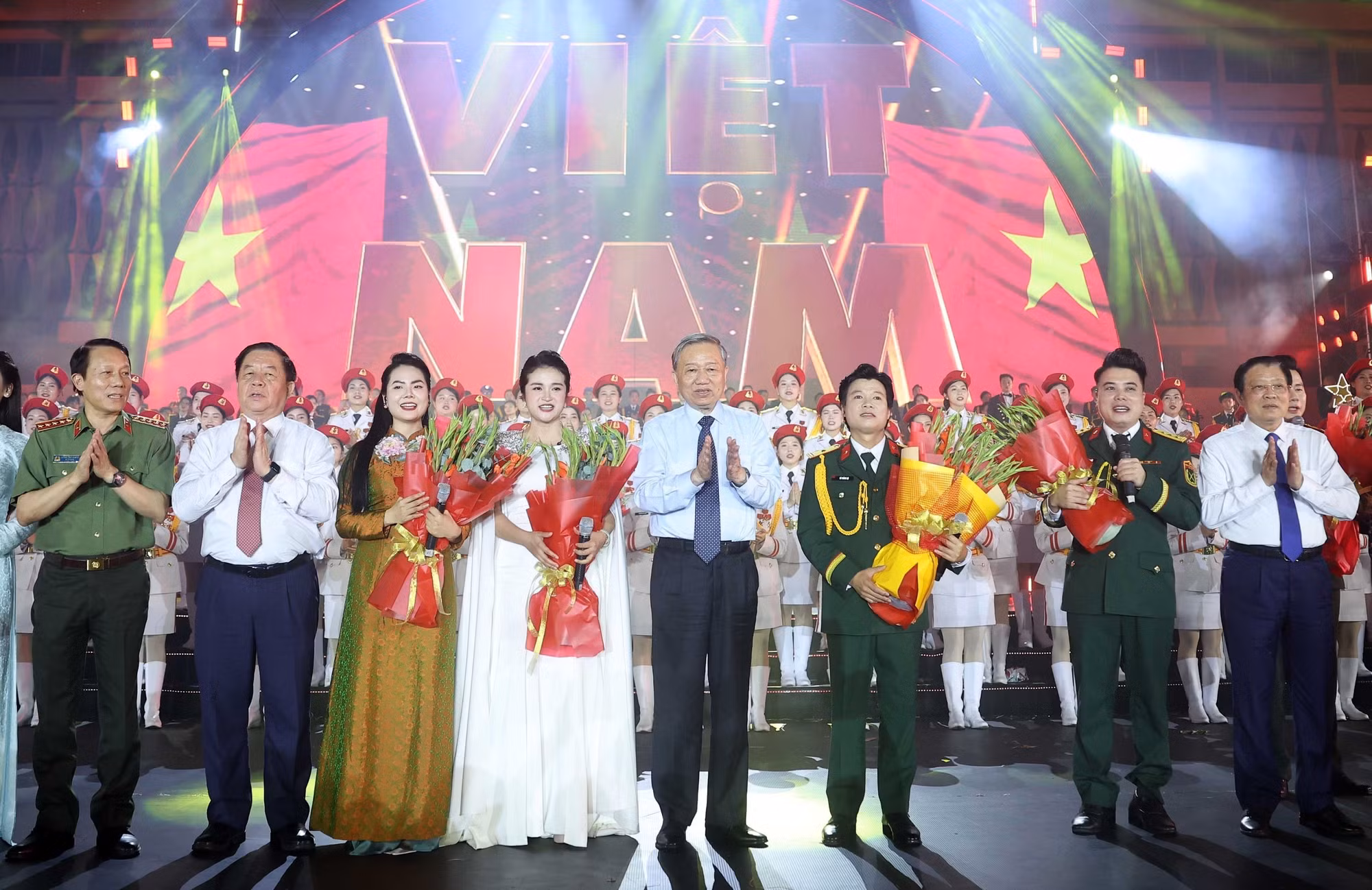 potal-50-nam-thong-nhat-dat-nuoc-tong-bi-thu-to-lam-du-chuong-trinh-nghe-thuat-dat-nuoc-tron-niem-vui-20-04-2025-2053-7984399.jpg