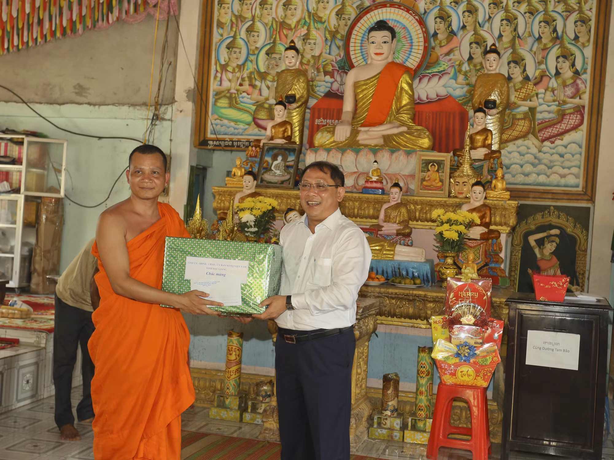 potal-hau-giang-tham-chuc-tet-dong-bao-dan-toc-khmer-nhan-dip-tet-chol-chnam-thmay-7971110.jpg