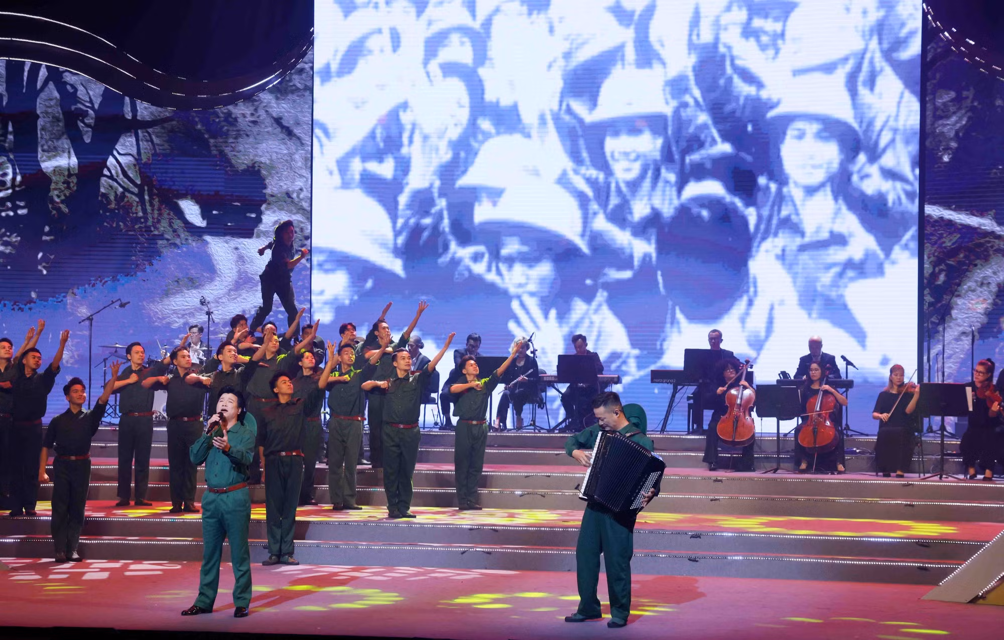 potal-tong-bi-thu-du-chuong-trinh-nghe-thuat-dang-trong-mua-xuan-dai-thang-8002079.jpg