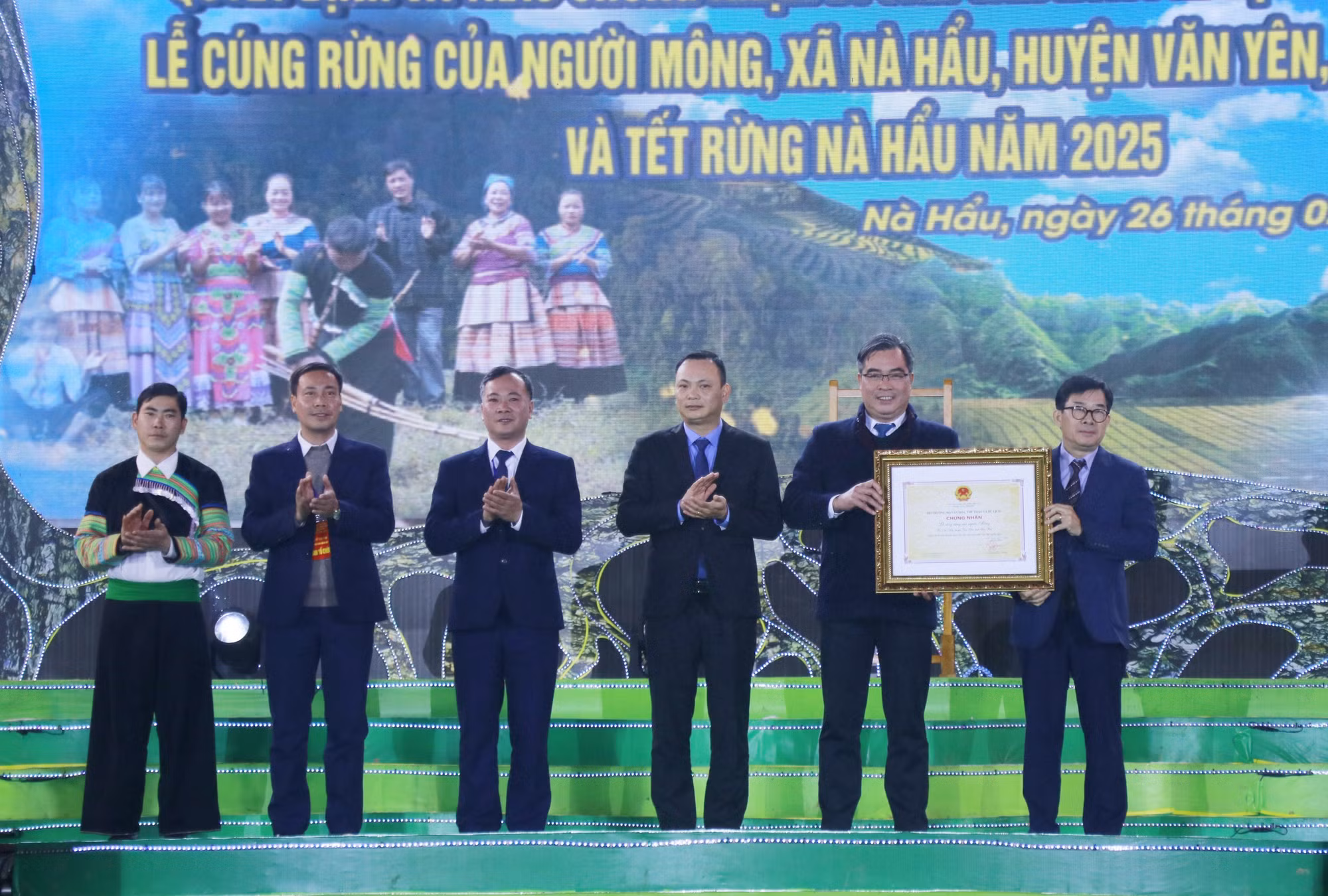 potal-le-cung-rung-cua-nguoi-mong-na-hau-duoc-cong-nhan-la-di-san-van-hoa-phi-vat-the-quoc-gia-7876482.jpg
