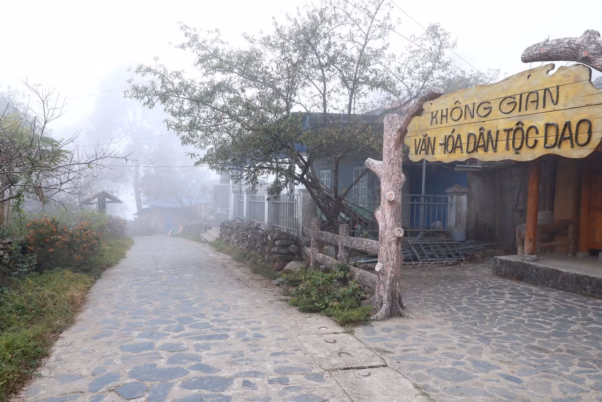 potal-ban-du-lich-cong-dong-si-thau-chai-dep-lung-linh-giua-nui-rung-tay-bac-7869632.jpg