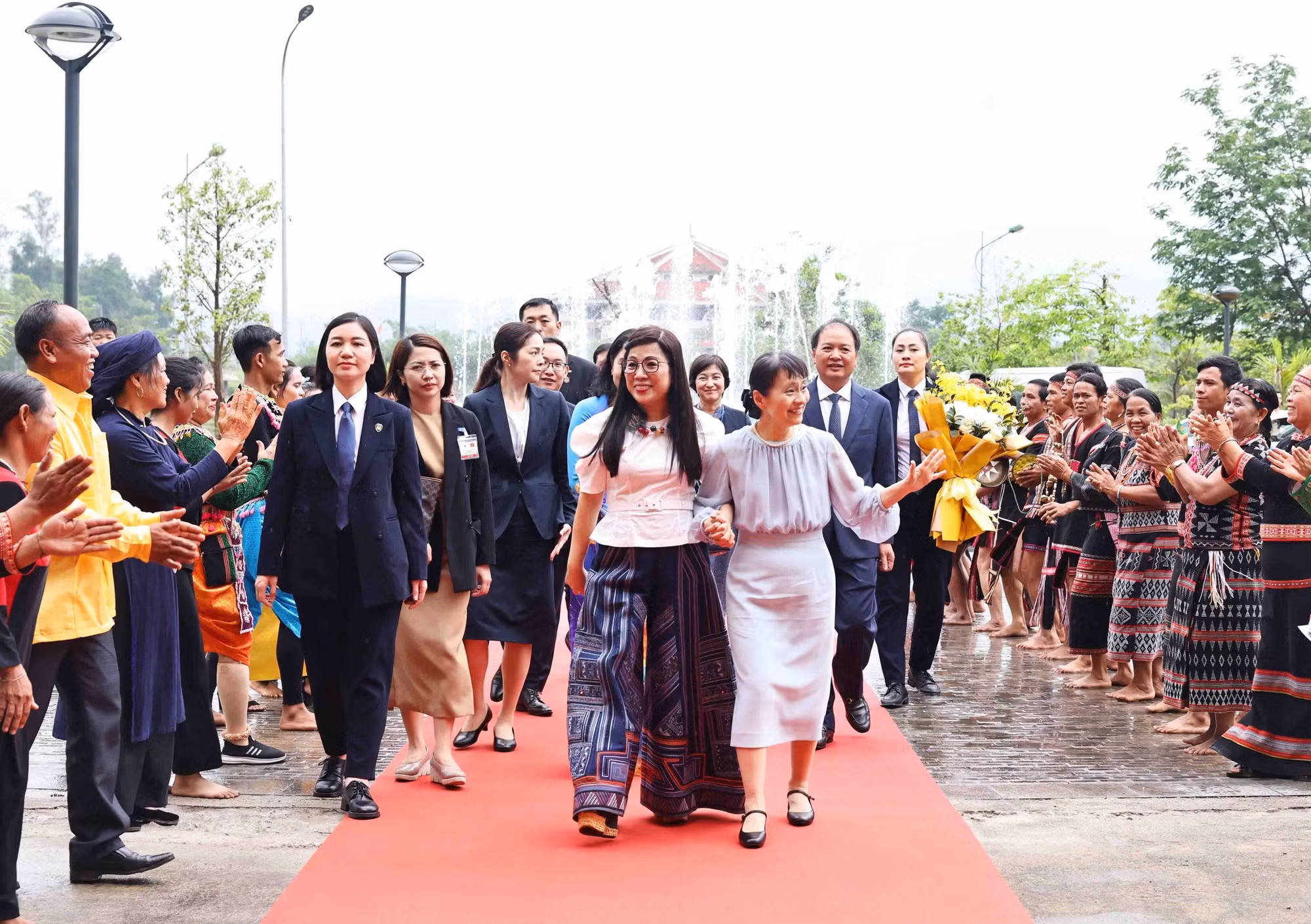 potal-hai-phu-nhan-thu-tuong-viet-nam-va-nhat-ban-tham-lang-van-hoa-du-lich-cac-dan-toc-viet-nam-8000599.jpg