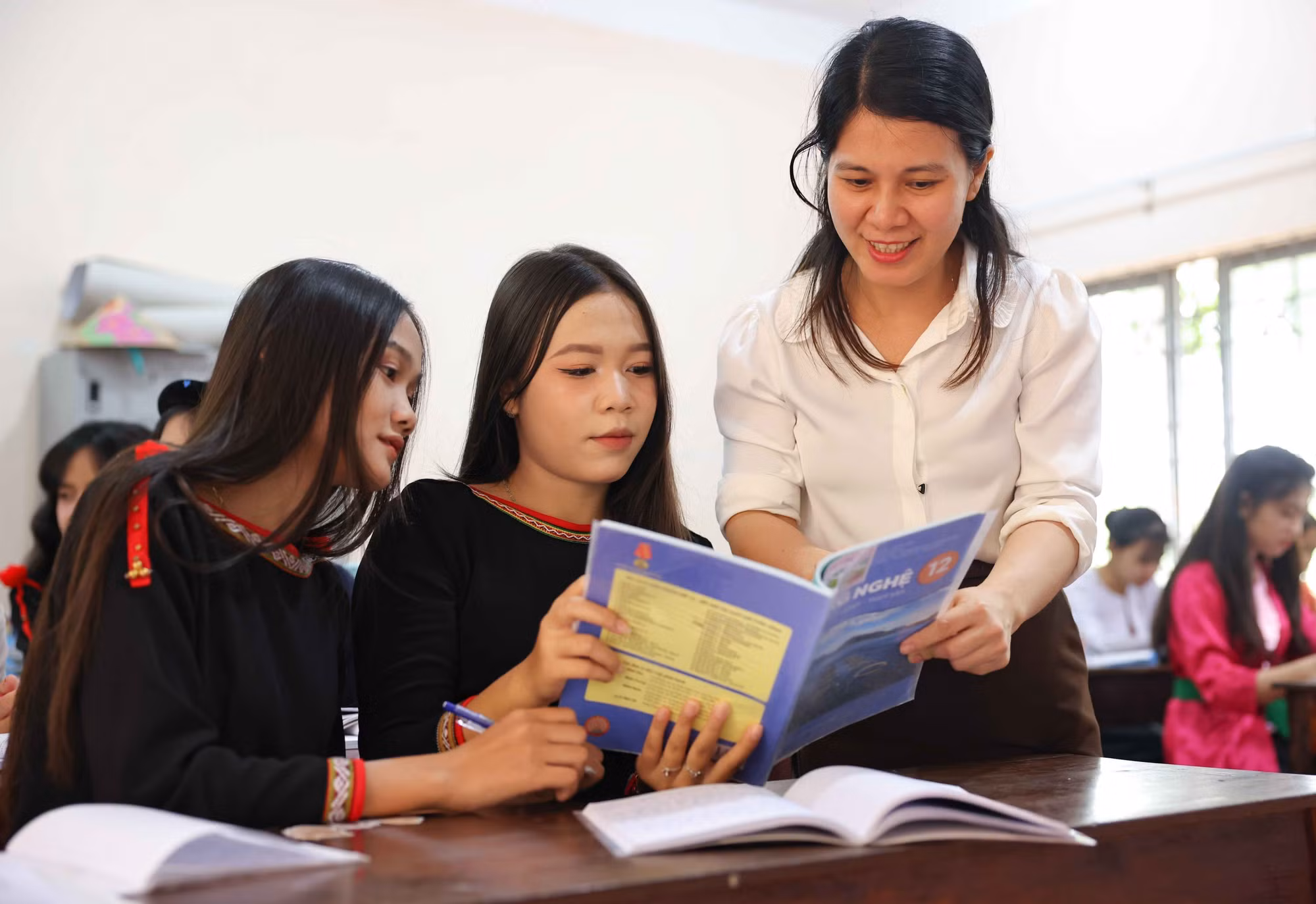 potal-truong-thpt-dtnt-ntrang-long-chu-trong-giao-duc-dao-duc-ky-nang-song-cho-hoc-sinh-7958678.jpg