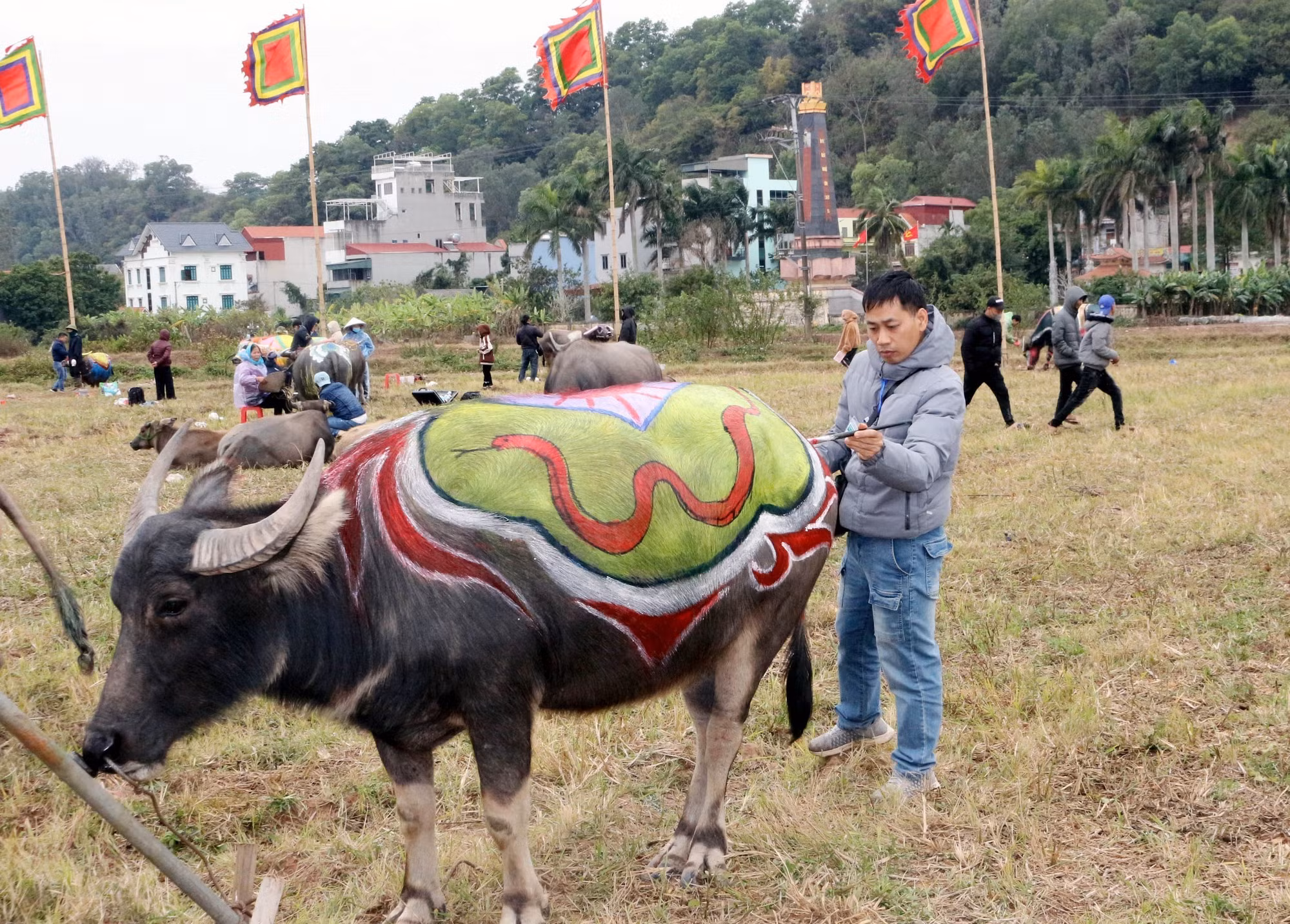 potal-hoi-thi-ve-trang-tri-trau-le-hoi-tich-dien-doi-son-nam-2025-7837432.jpg