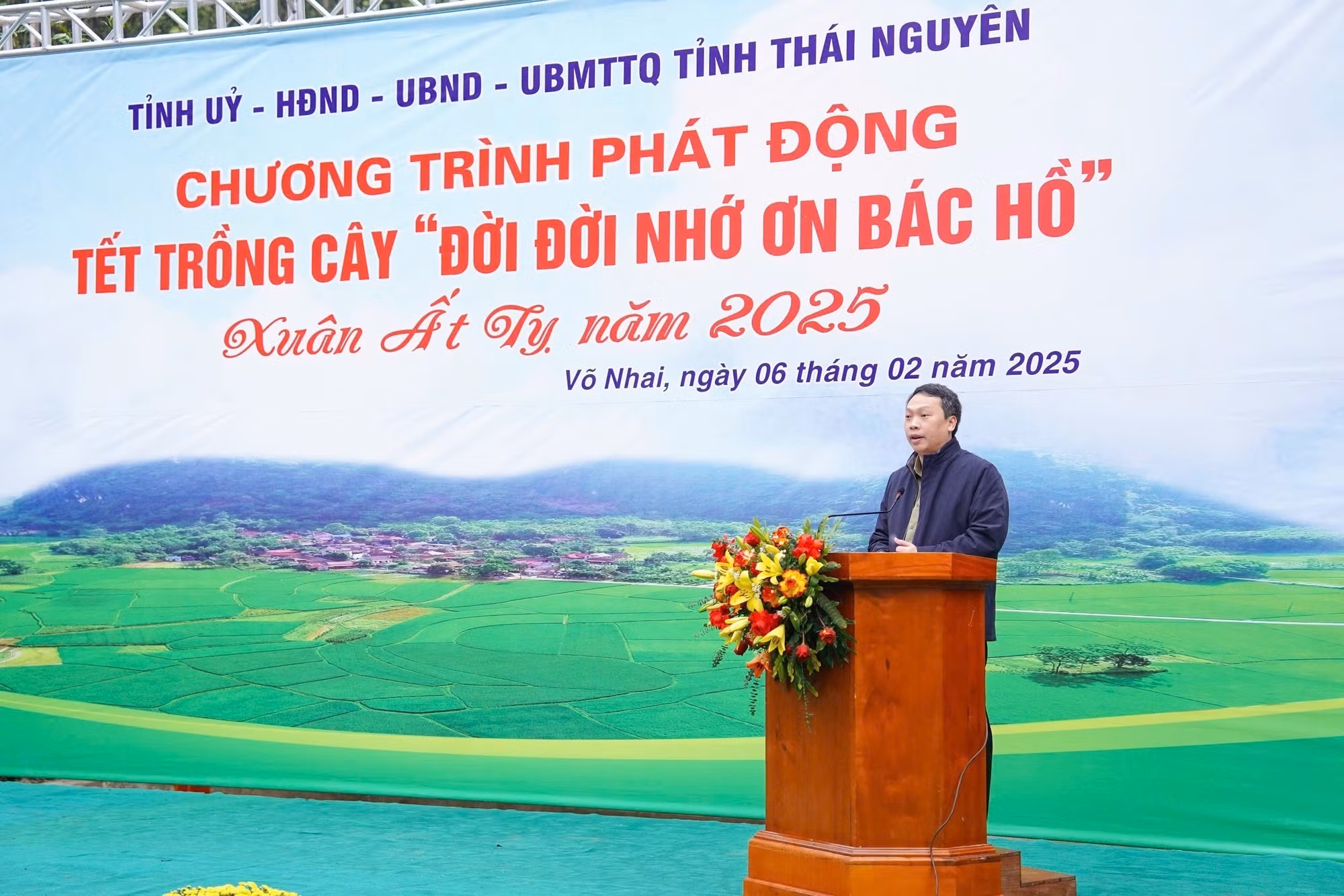 potal-thai-nguyen-phat-dong-tet-trong-cay-doi-doi-nho-on-bac-ho-7842895.jpg