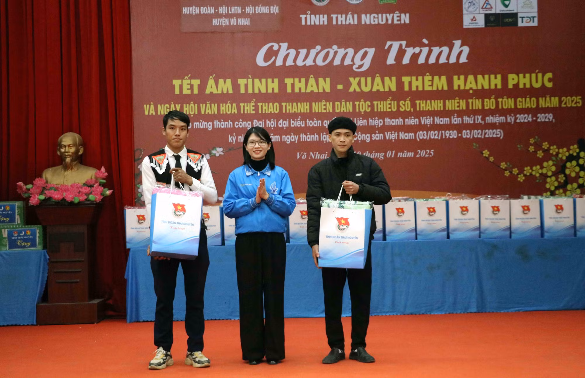 potal-thai-nguyen-ngay-hoi-vh-tt-thanh-nien-dan-toc-thieu-so-thanh-nien-tin-do-ton-giao-2025-7800926.jpg