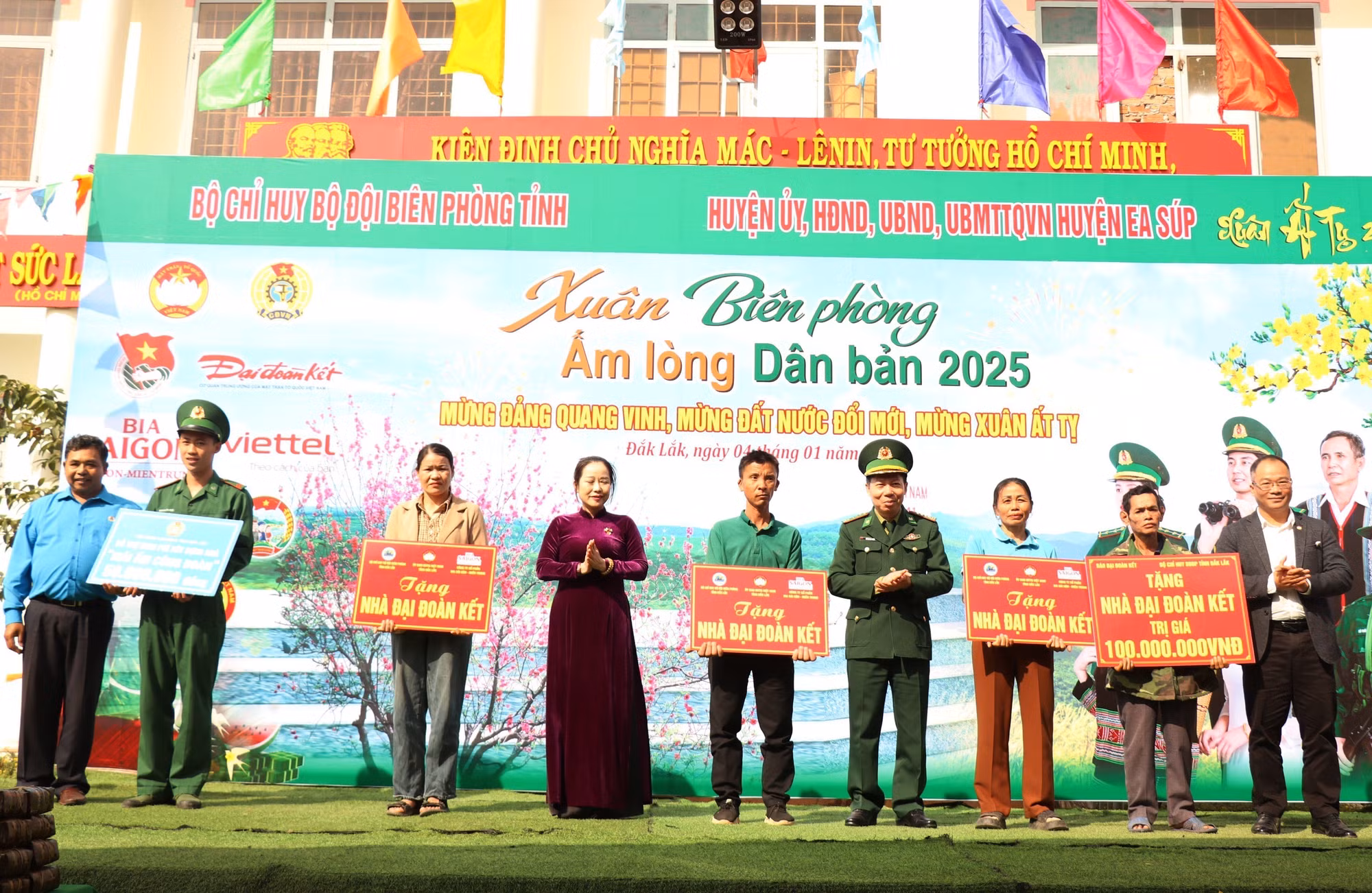 potal-xuan-bien-phong-am-long-dan-ban-tai-dak-lak-7789977.jpg