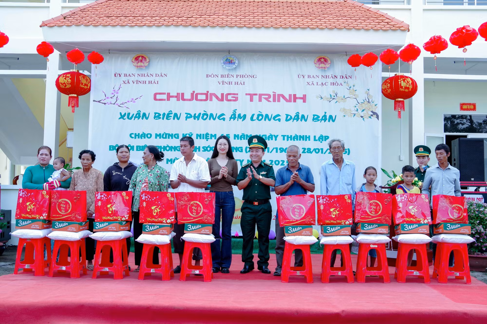 potal-bo-doi-bien-phong-soc-trang-to-chuc-chuong-trinh-xuan-bien-phong-am-long-dan-ban-7790096.jpg