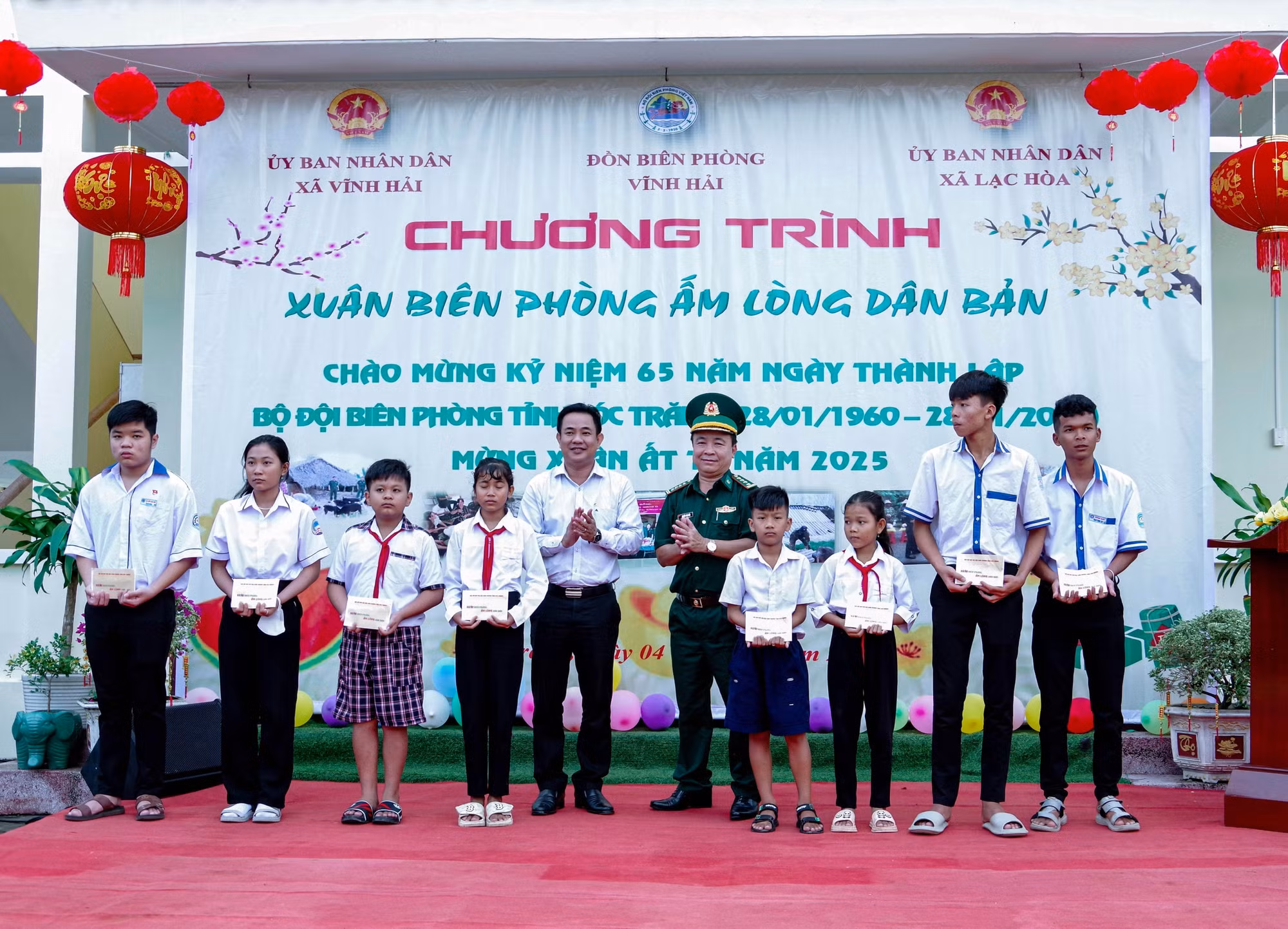 potal-bo-doi-bien-phong-soc-trang-to-chuc-chuong-trinh-xuan-bien-phong-am-long-dan-ban-7790095.jpg