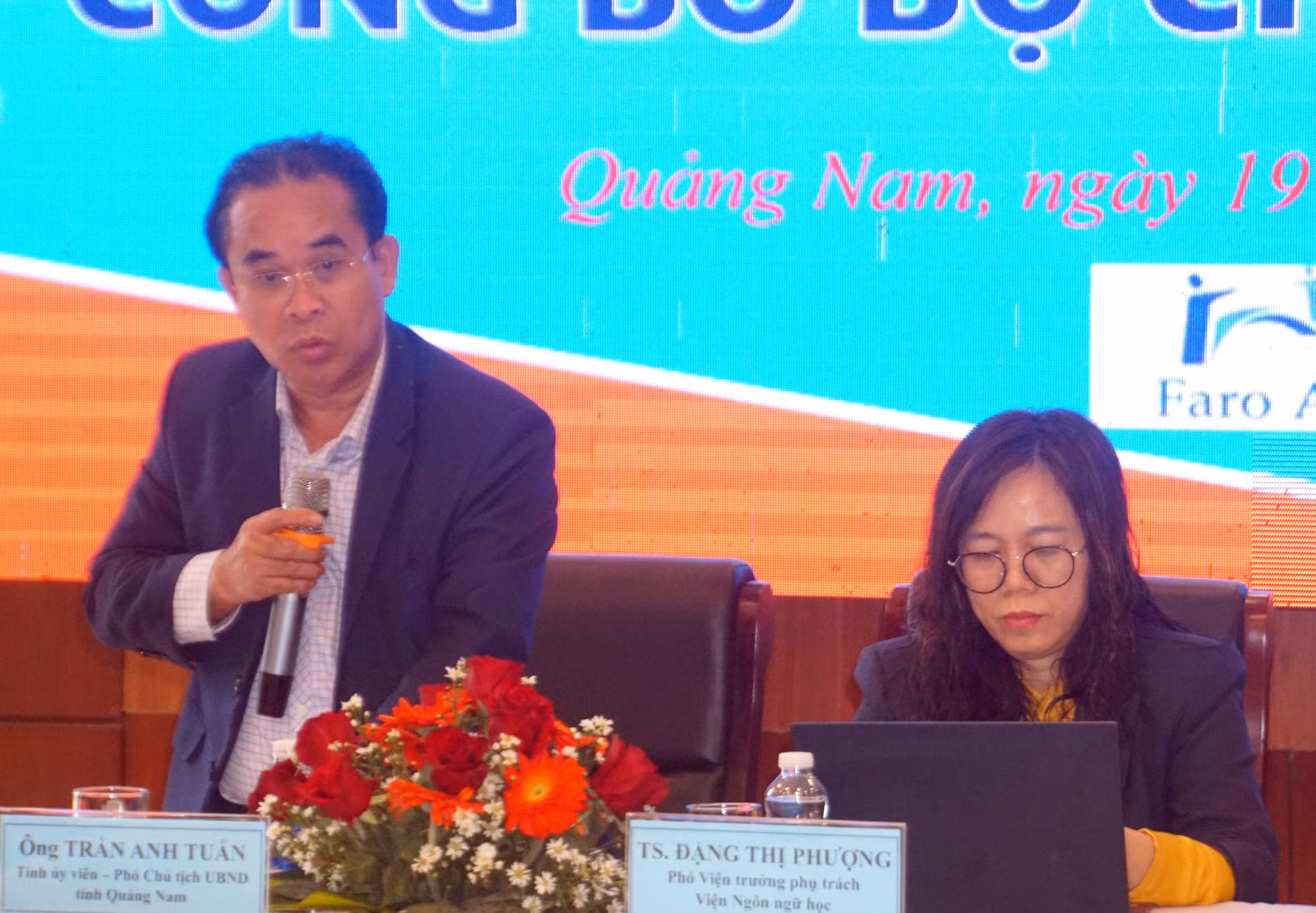 potal-quang-nam-ban-viec-dua-chu-viet-co-tu-vao-giang-day-tai-cac-truong-hoc-7921818-1.jpg