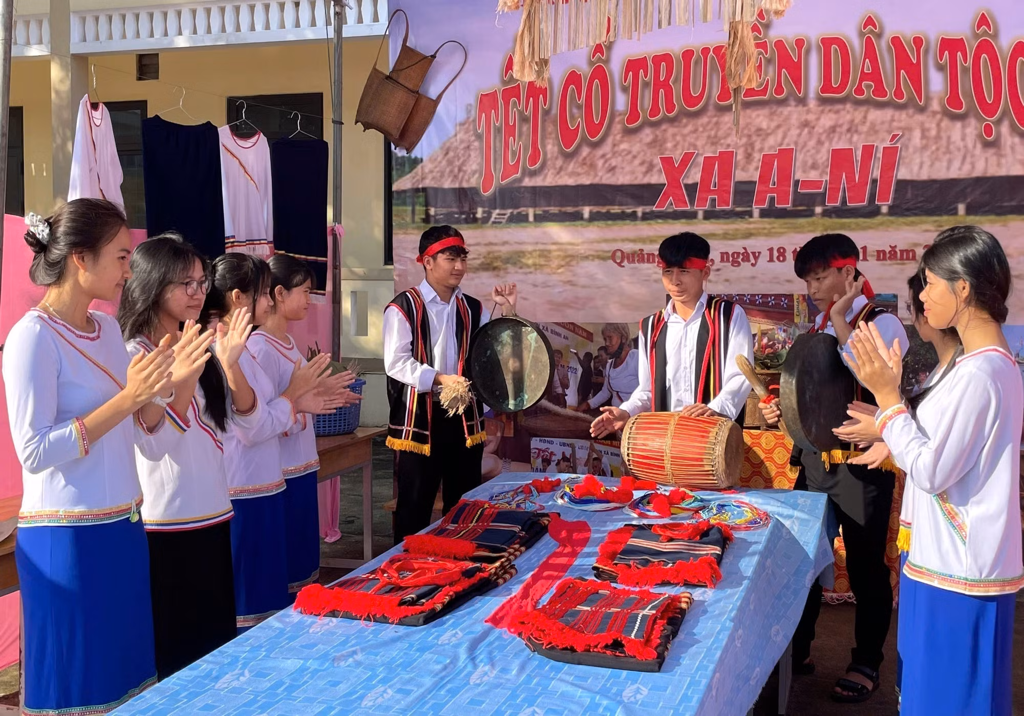potal-quang-ngai-bao-ton-van-hoa-dan-toc-thieu-so-trong-truong-hoc-7885940.jpg